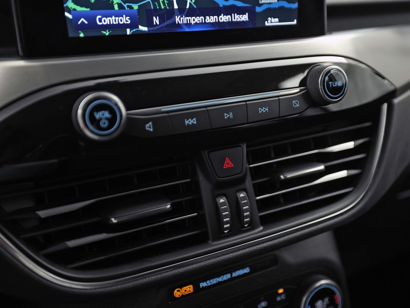 Ford Kuga 2.5 PHEV Titanium 225Pk Automaat (VIRTUAL COCKPIT, APPLE CARPLAY, GROOT NAVI, CAMERA, SPORTSTOELEN, KEYLESS, GETINT GLAS, LANE ASSIST, NIEUWSTAAT)
