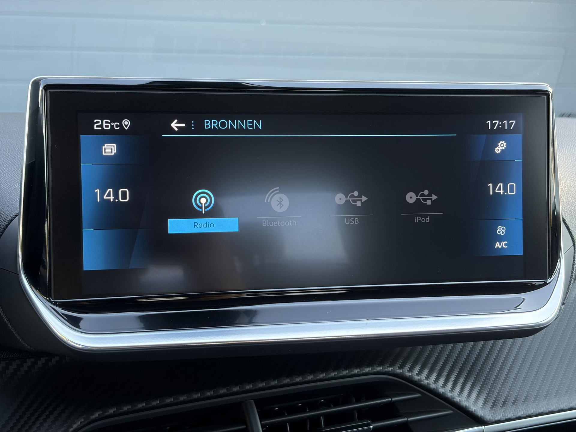 Peugeot 208 1.2 PureTech Allure ✓D-riem vv in 10-2025✓1e Eigenaar✓360° Camera✓Carplay✓Navi✓101pk✓LED✓Clima✓Cruise✓6 Bak✓Pdc✓Lm velgen✓Halfleder✓Recent beurt gehad✓N.A.P✓Apk tot 08-2028