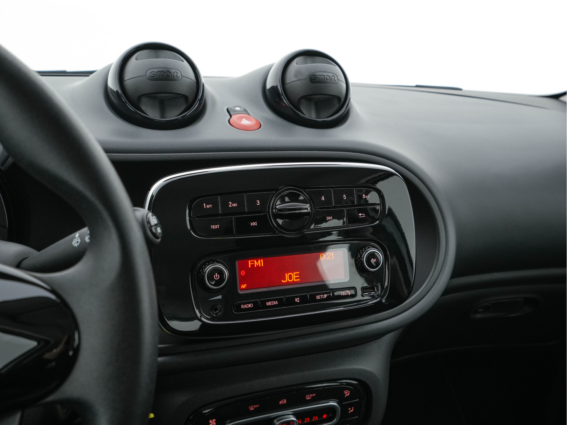 Smart forfour EQ Essential 18 kWh [ 3-Fase ] (INCL-BTW) Aut. *LEATHER | AIRCO | CRUISE | DAB+ | COMFORT-SEATS | 15''ALU*