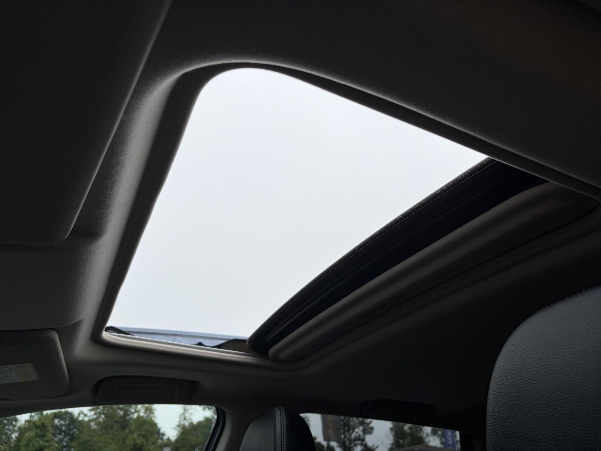 Mitsubishi Outlander 2.0 PHEV Executive Edition Trekhaak,Schuifdak,Leder,Stoelverw-Koeling,Camera,Navi,Keyless,Clima,Cruise,Lm velgen,Pdc,V+A,Rijstrooksensor,Extra velgen,N.A.P,Nieuwe Apk bij Aflevering