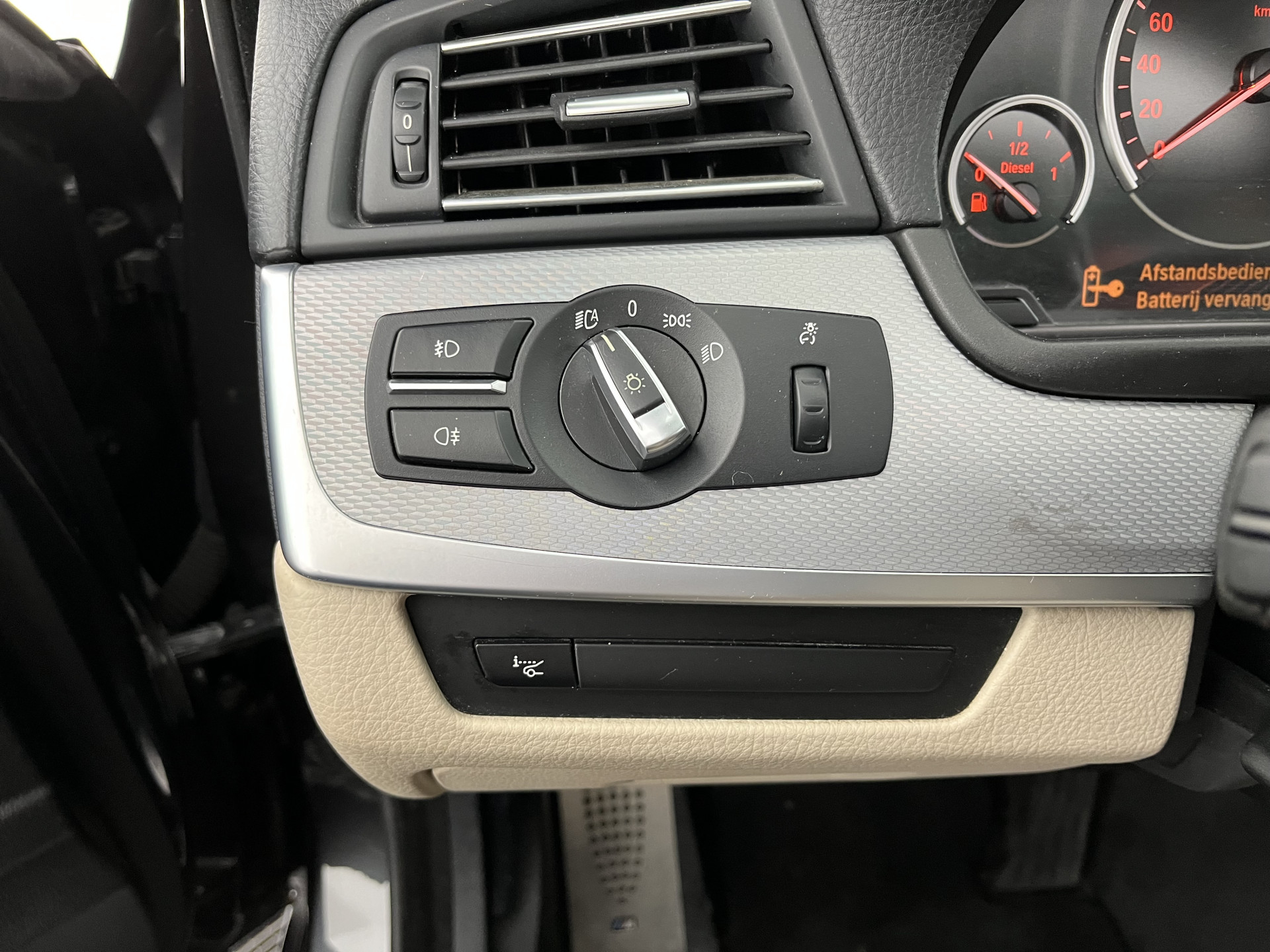 BMW 5-serie Touring 520d M-Sportpack High Executive Aut. *PANO | LEATHER | XENON | HEATED-SPORTSEATS | HIFI-SOUND | NAVI-FULLMAP | PRIVACYGLASS | SHIFTPADDLES | HEAD-UP | 18''ALU*