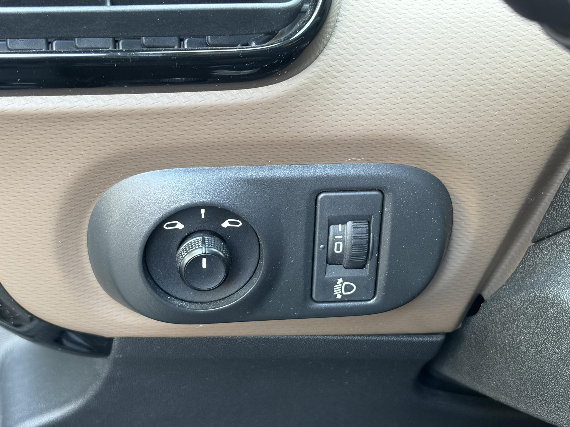 Citroen C4 Cactus 1.2 PureTech Business ✓D-riem vv in 2026✓Pano✓Camera✓Carplay✓110pk✓Stoelverw✓Navi✓Clima✓Cruise✓Pdc✓Halfleder✓N.A.P✓Apk tot 02-2027