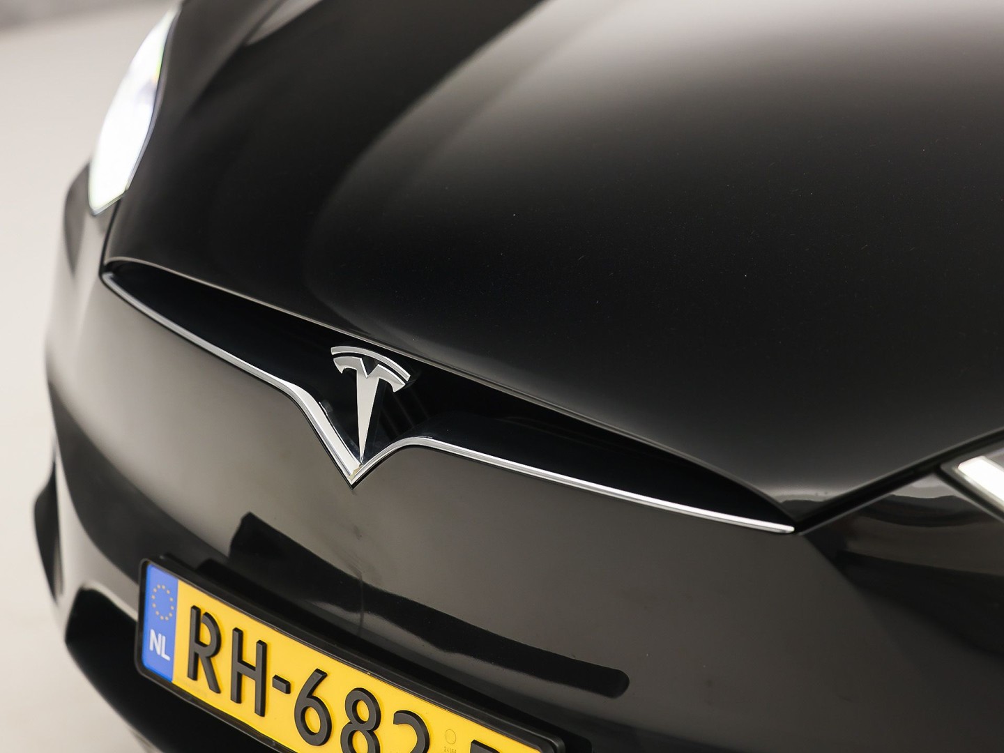Tesla Model X 100D 7 Persoons 417Pk (AUTOPILOT, LUCHTVERING, STUUR/STOELVERWARMING, CAMERA, ADAPTIVE CRUISE, KEYLESS ENTRY, NIEUWSTAAT)
