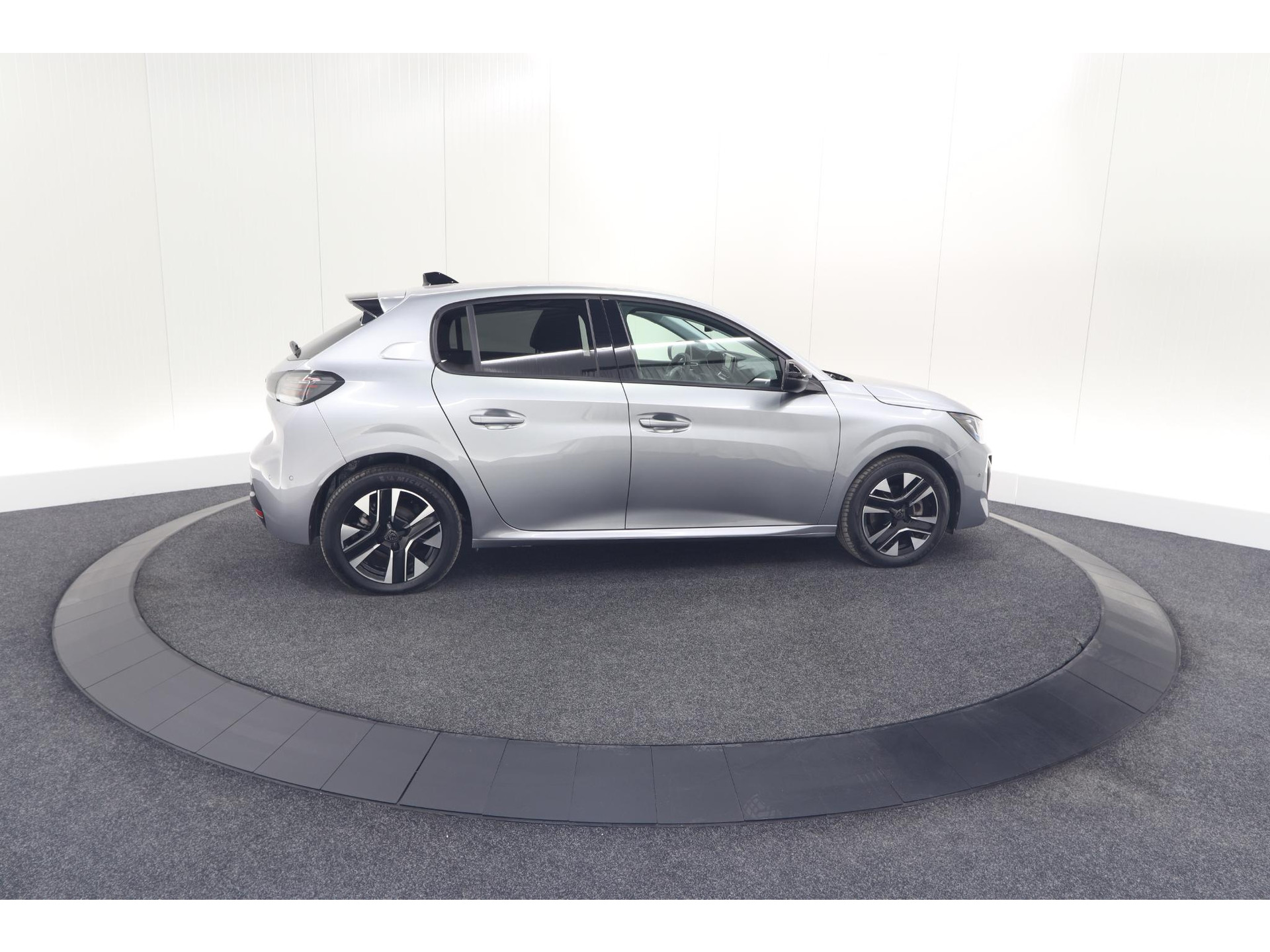 Peugeot 208 PureTech 100 Allure | 360 Camera | Adaptieve Cruise Control | Dodehoekdetectie