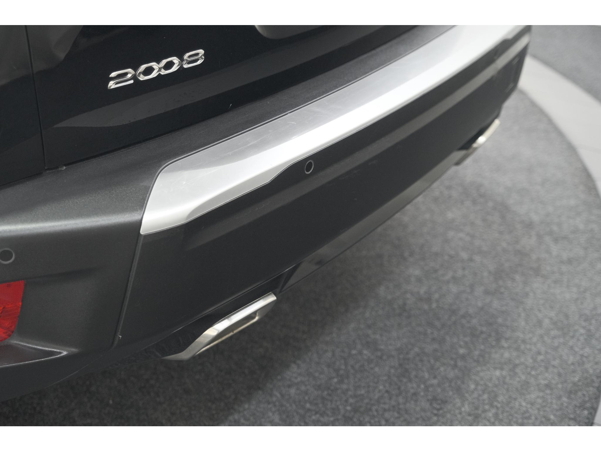 Peugeot 2008 PureTech 130 EAT8 Active Pack | Parkeersensoren | Apple CarPlay | Climate Control | Stoelverwarming