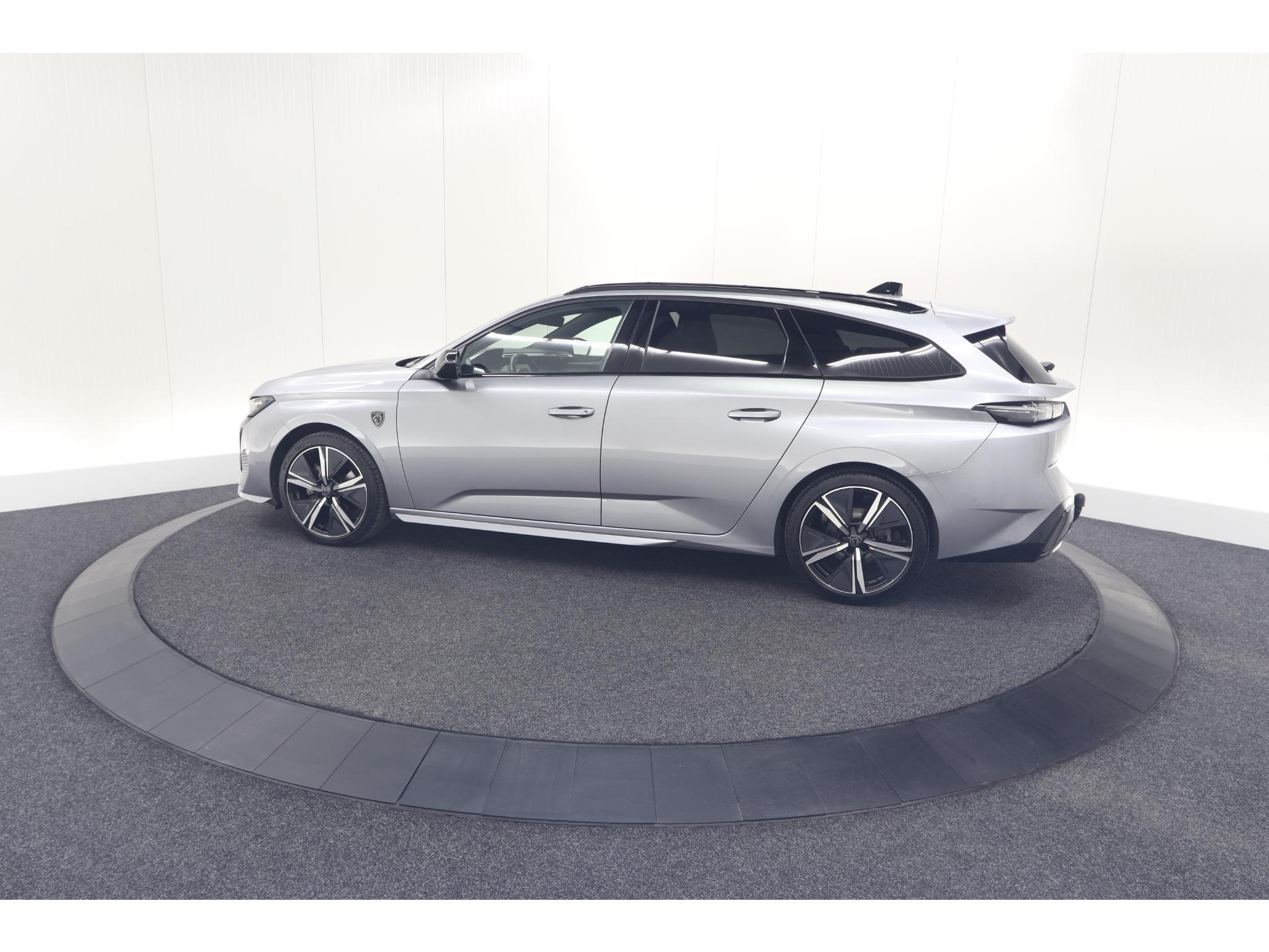 Peugeot 308 SW PureTech 130 EAT8 GT | Trekhaak | Stoelverwarming | Camera | Adaptieve Cruise Control