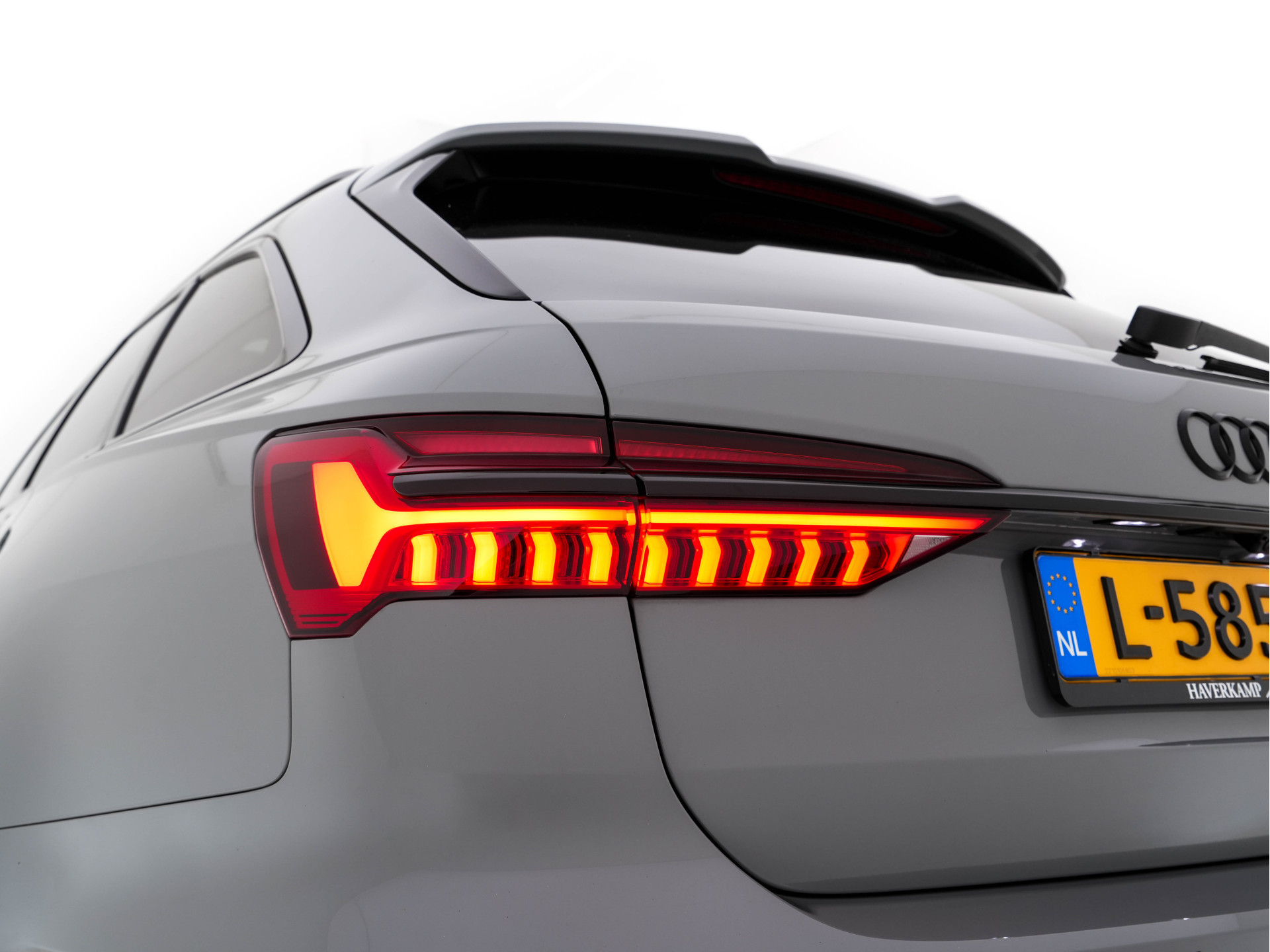 Audi RS6 Avant TFSI Quattro ! FULL-OPTIONS ! (INCL-BTW) Aut. *CERAMIC-BREAKS | VALCONA-LUXURY-LEATHER | HEAD-UP | LASER-LIGHT | BANG&OLUFSEN-ADVANCED | SOFT-CLOSE | ADAPTIVE-CRUISE | BLINDSPOT | TOP-VIEW | MEMORY-PACK | DAB+ | ...