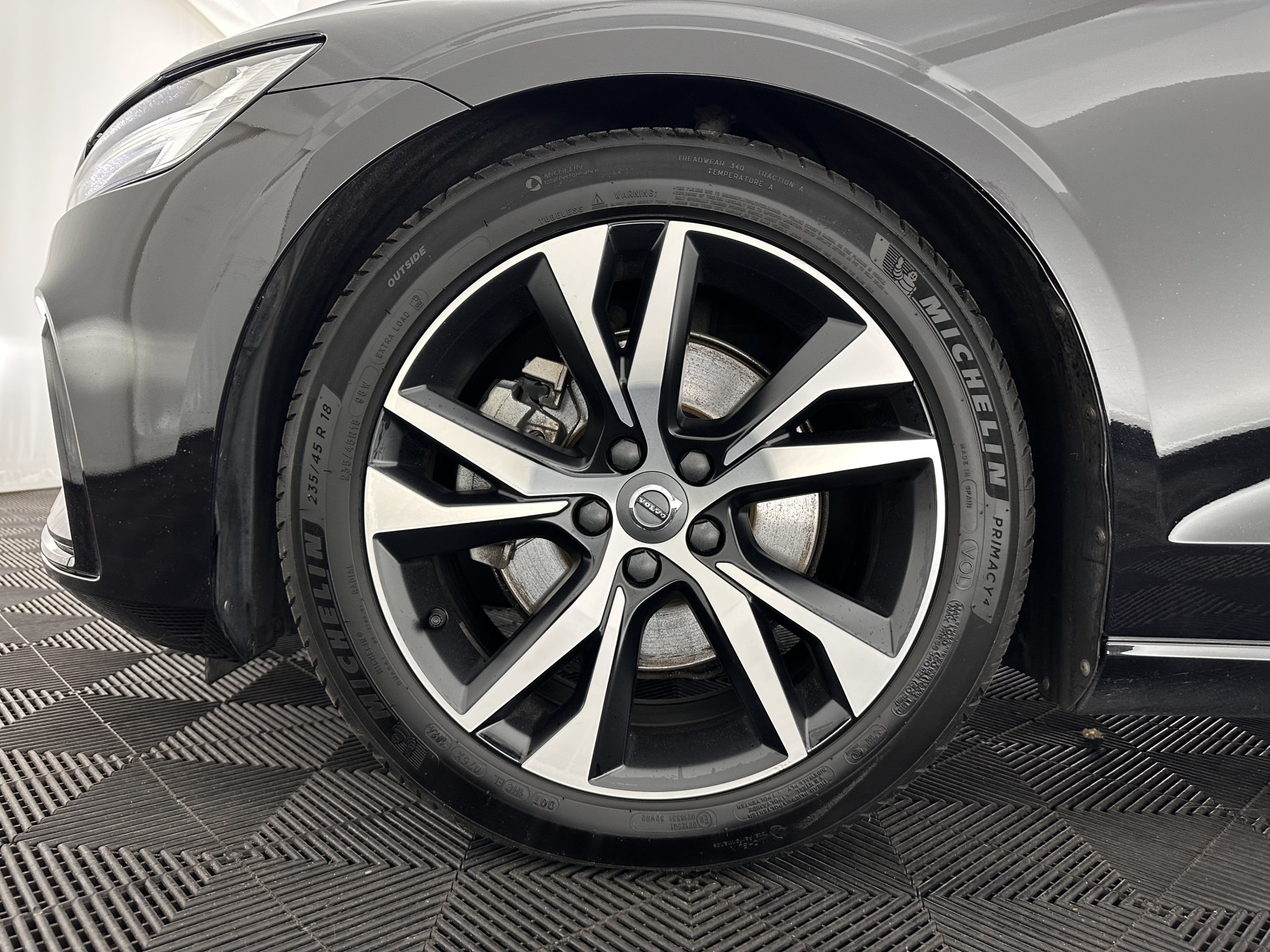 Volvo S60 2.0 B3 R-Design Black Edition (INCL-BTW) Aut. *FULL-LED | LEATHER | HEATED-R-SPORTSEATS | HARMAN/KARDON | MEMORY-PACK | CAMERA | NAVI-FULLMAP | ECC | PRIVACYGLASS | PDC | CRUISE | LANE-ASIST | DAB | DIGI-COCKPIT | TOWBAR