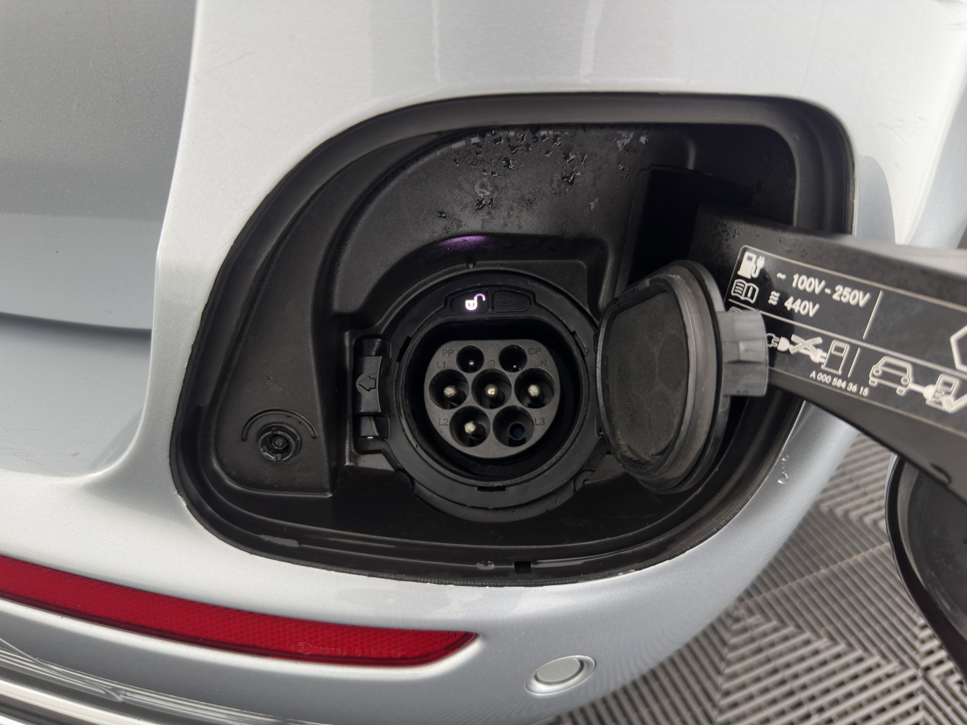 Mercedes-Benz E-klasse Estate 300 de Luxury Line ( Plug-in ) (INCL-BTW) Aut. *LEATHER | FULL-LED | WIDESCREEN-COCKPIT | BLIND-SPOT | AMBIENT-LIGHT | HEATED-SPORTSEATS | CAMERA | DAB+ | NAVI-FULLMAP | PDC | ADAPTIVE-CRUISE | ECC | 18''ALU*