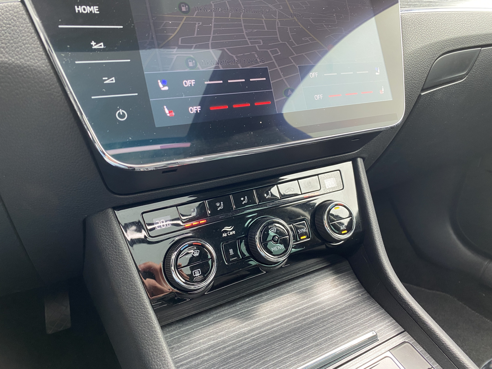 ŠKODA Superb Combi 1.4 TSI iV 218 pk Business Edition Plus AUT. | 1e eigenaar | navigatie | panoramadak | trekhaak | leder interieur