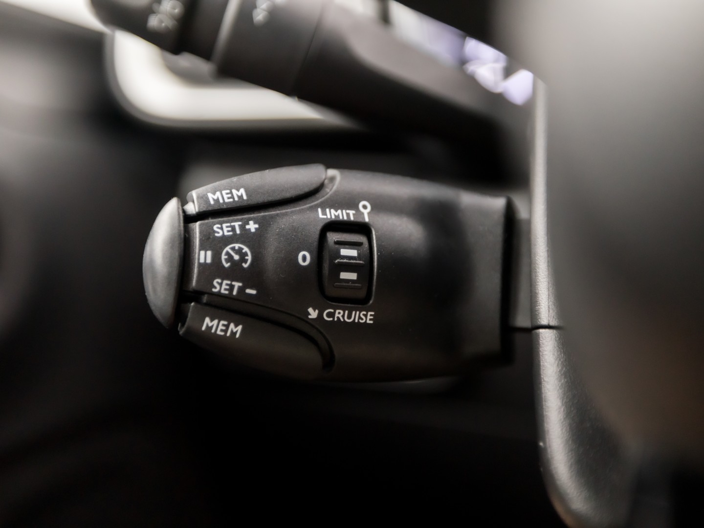 Citroën C3 1.2 PureTech S&S Shine Sport 110Pk (APPLE CARPLAY, GROOT NAVI, STOELVERWARMING, SPORTSTOELEN, CRUISE, LANE ASSIST, NIEUWSTAAT)
