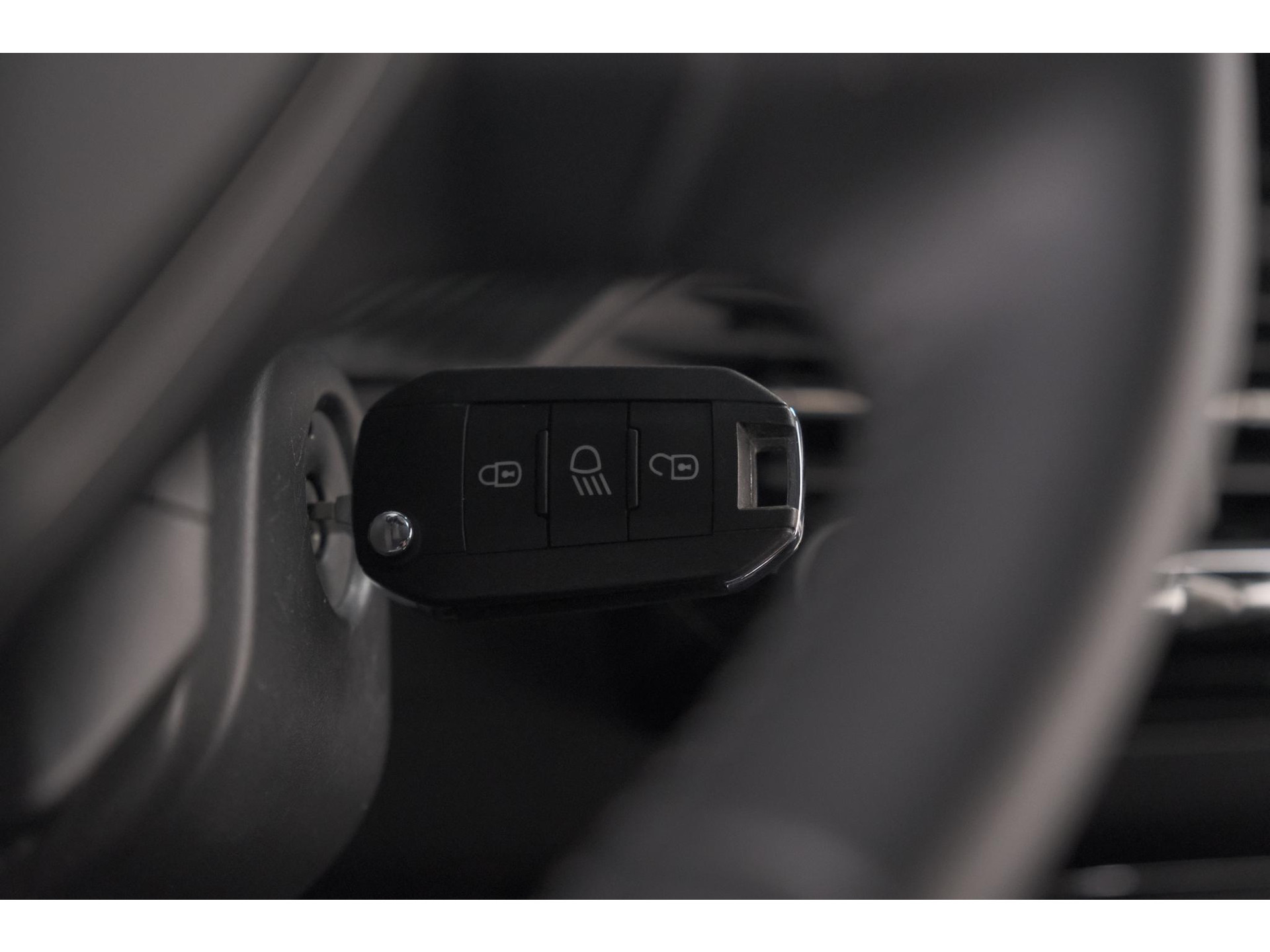 Peugeot 2008 1.2 Hybrid 136 Style | Apple Carplay | Parkeersensoren | Climate control