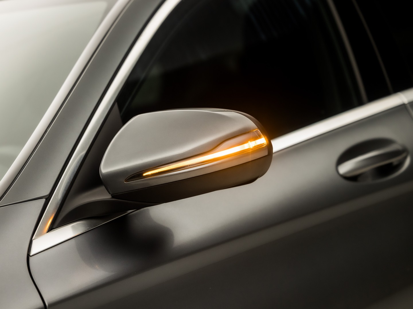 Mercedes-Benz C-Klasse 350 e AMG Sport 279Pk Automaat (NAVIGATIE, LUCHTVERING, ORG. NL, GETINT GLAS, ELEK SPORTSTOELEN, LEDER, CRUISE, KEYLESS START, TREKHAAK, NIEUWSTAAT)