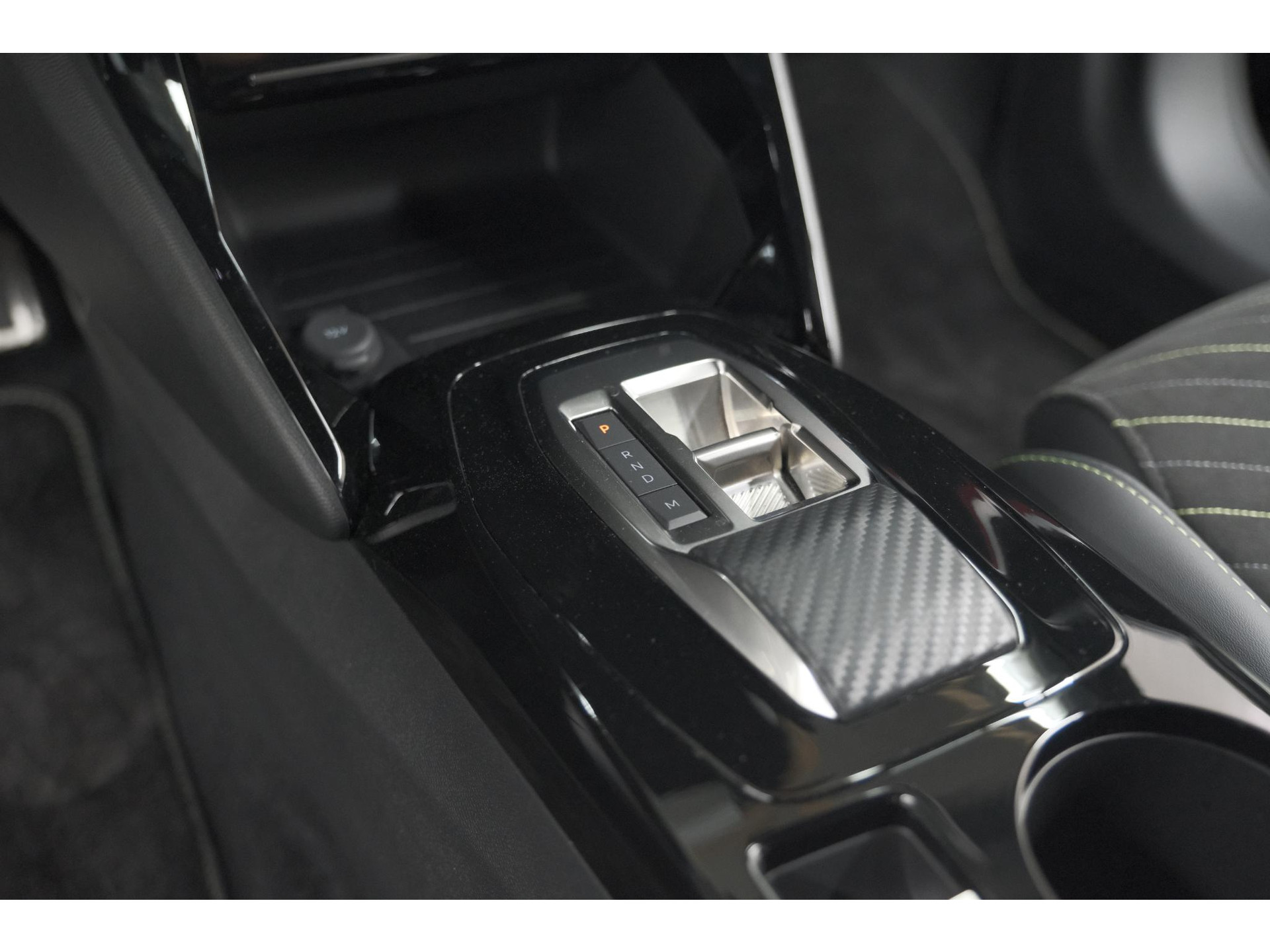 Peugeot 2008 PureTech 130 EAT8 GT | 360 Camera | Adaptieve Cruise Control | Stoelmassage | Apple Carplay