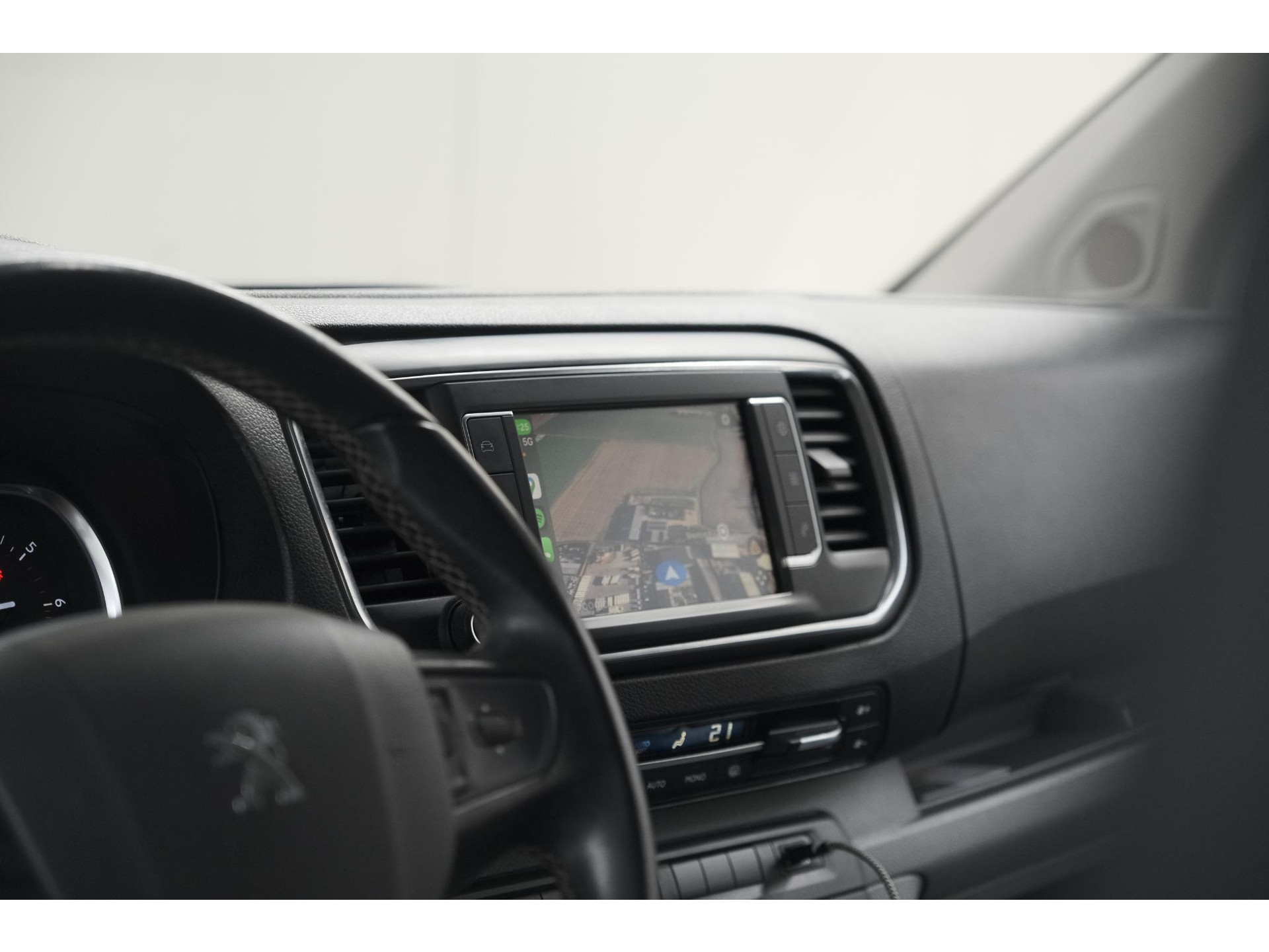 Peugeot Expert 2.0 BlueHDI 180 Automaat Standard Premium | Standkachel | Trekhaak | Head-Up Display | Camera | Apple Carplay | Laadruimte Betimmering