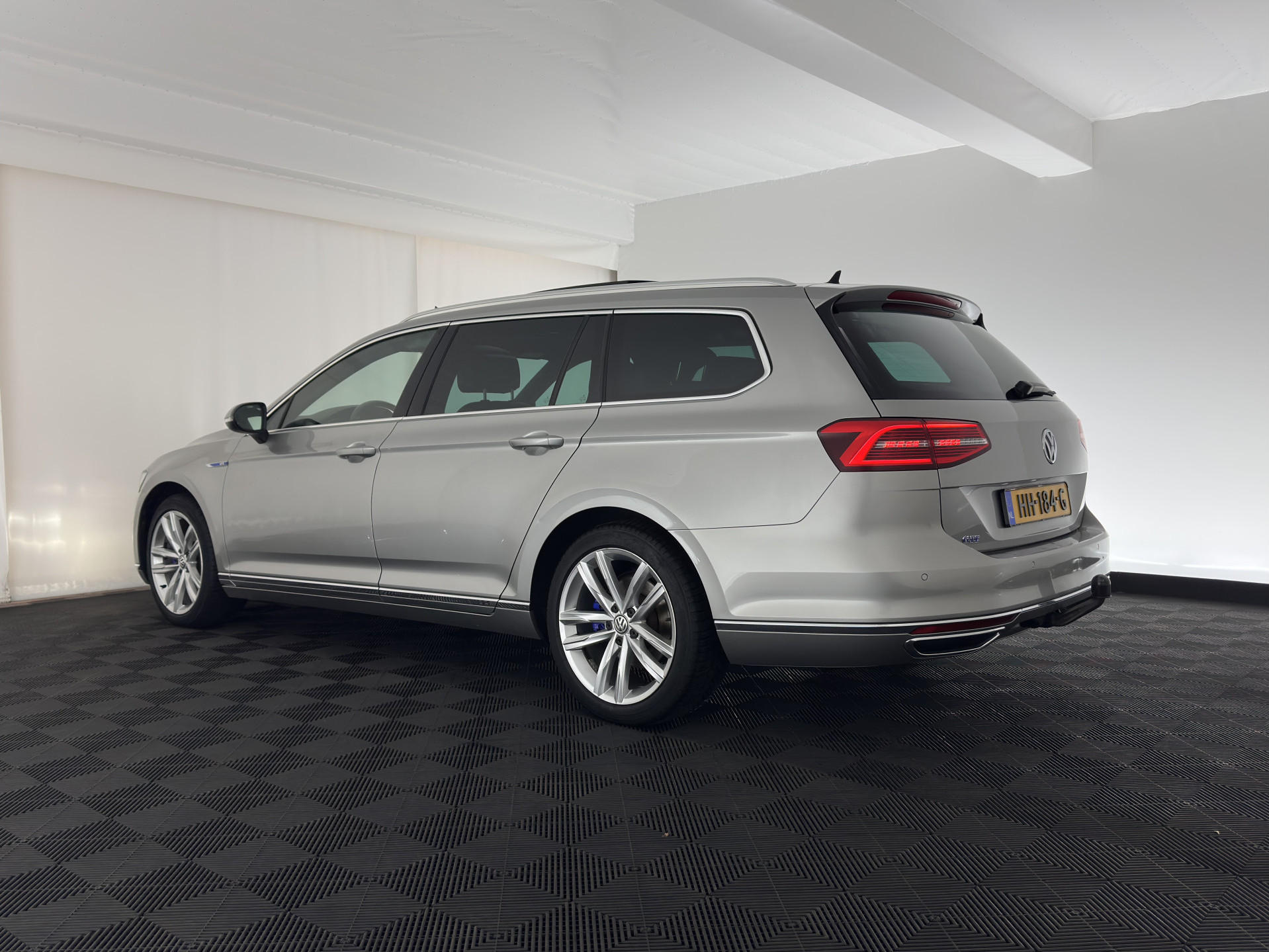 Volkswagen Passat Variant 1.4 TSI GTE Highline Plug-in Aut. *PANO | LEATHER-ALCANTARA | FULL-LED | CAMERA | NAVI-FULLMAP | ADAPTIVE-CRUISE | HEATED-ERGONOMIC-SPORTSEATS | KEYLESS | PDC | ECC | PRIVACY-GLASS | TOWBAR | AMBIENT-LIGHT | KEYLESS | ..