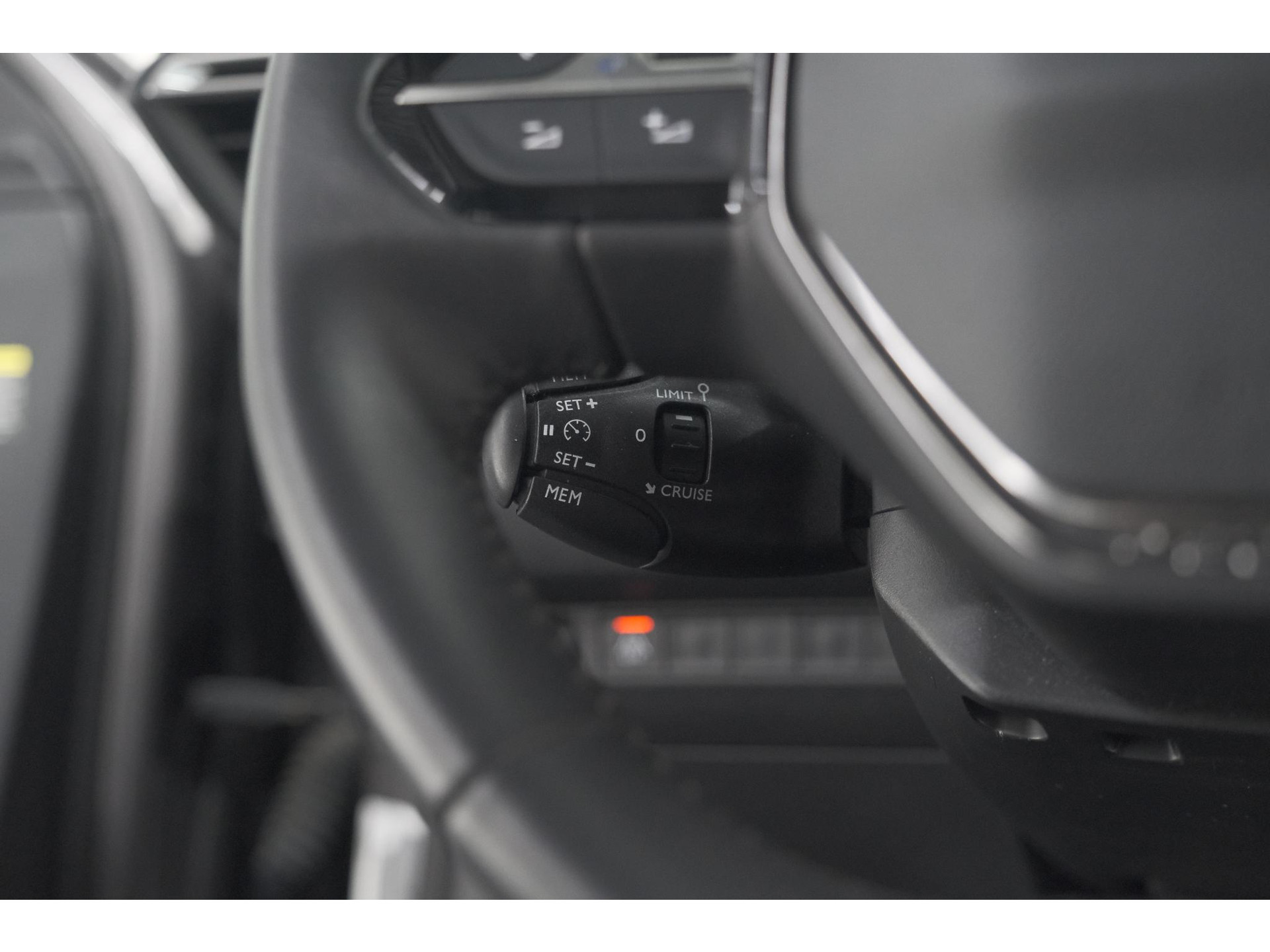 Peugeot 2008 PureTech 130 EAT8 Allure Pack | Trekhaak | Camera | Navigatie | Parkeersensoren