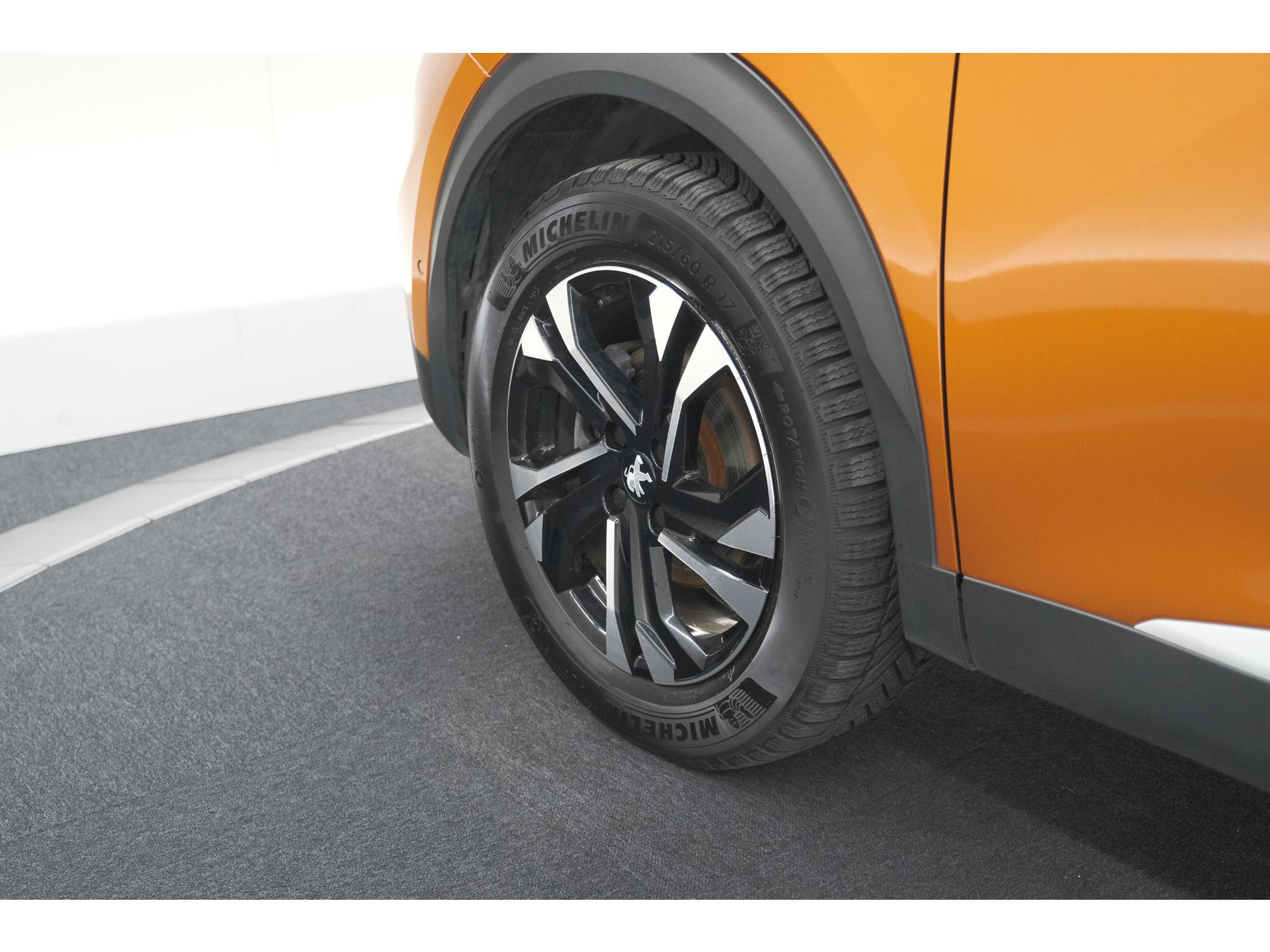 Peugeot 2008 PureTech 130 GT Pack | Leer-pakket | Camera | Dodehoekdetectie | Apple Carplay | Stoelverwarming