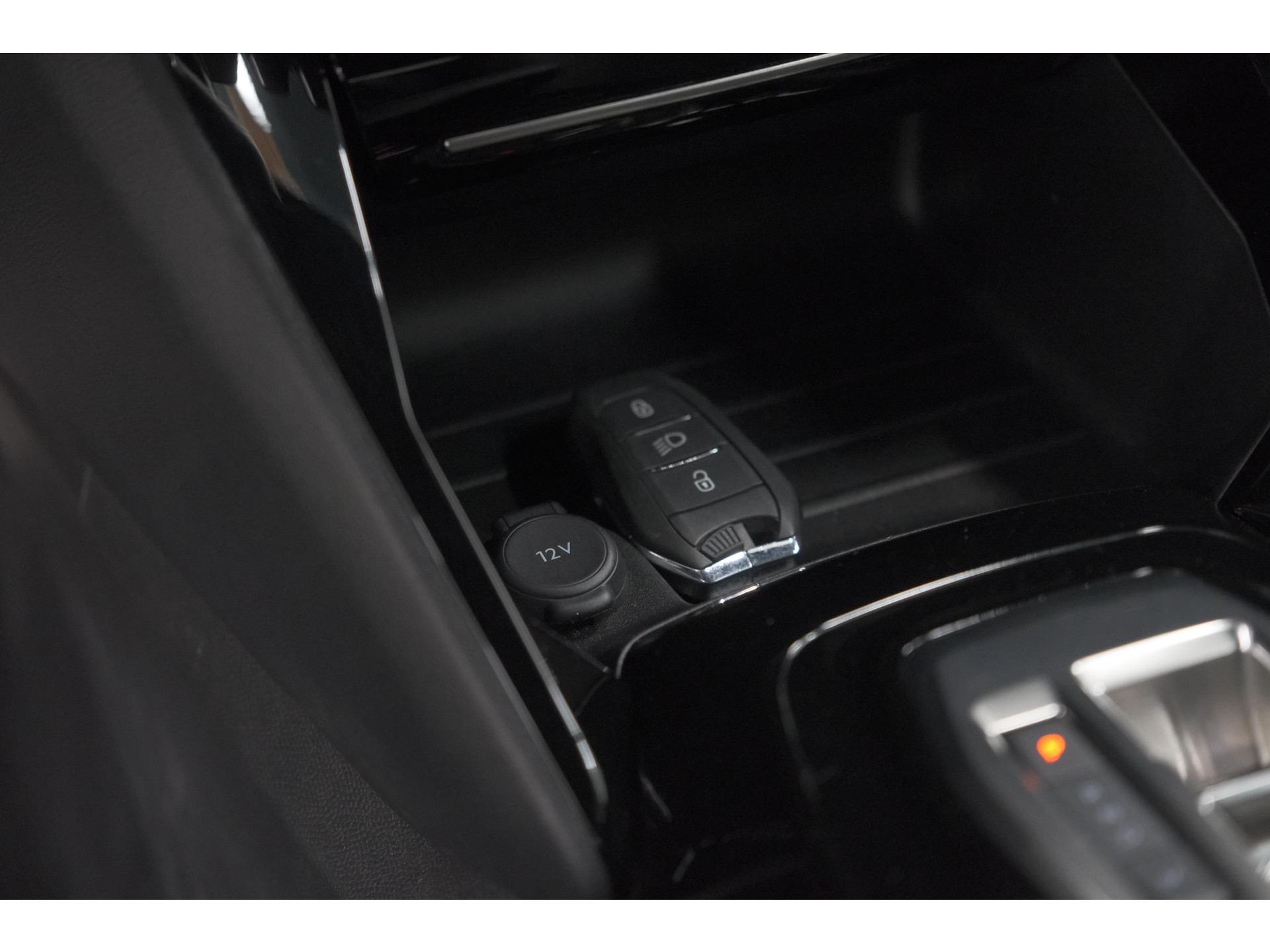 Peugeot 208 1.2 Hybrid 145 e-DCS6 GT | Alcantara Pakket | Camera | Apple Carplay | Stoelverwarming