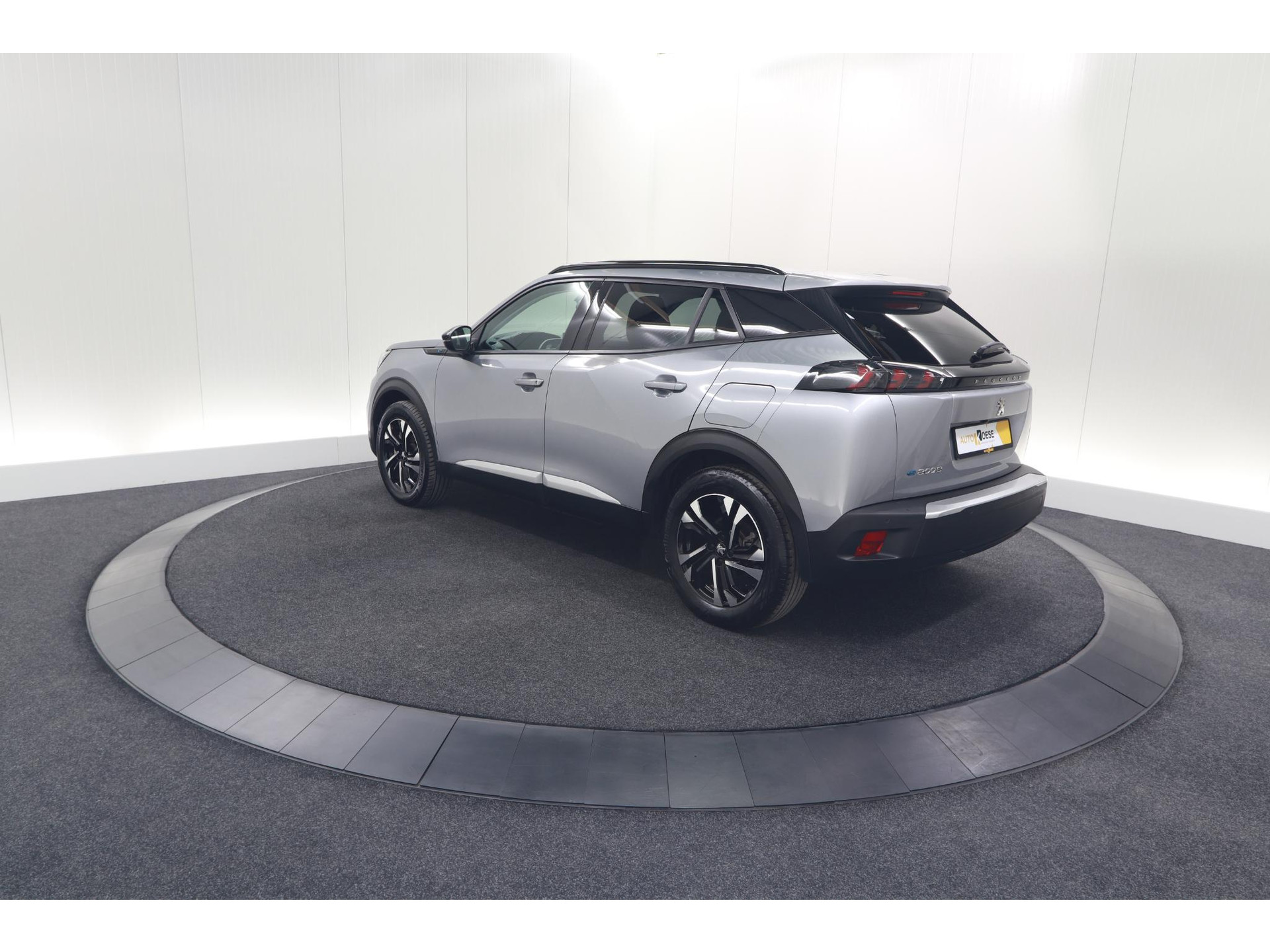 Peugeot e-2008 EV Allure Pack 50 kWh | 3 Fase Laadfunctie | Camera | Navigatie | Parkeersensoren | Apple Carplay