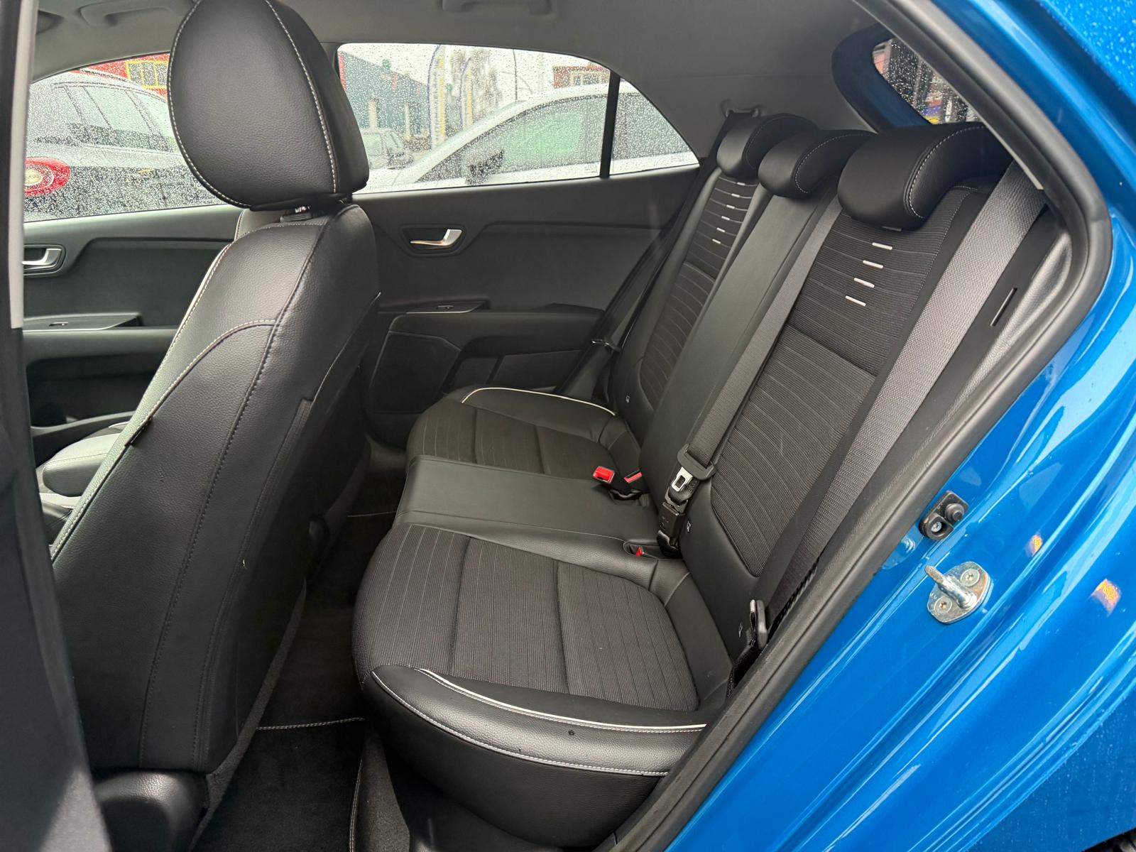 Kia Rio 1.0 T-GDi MHEV GT-Line | 1E EIGENAAR | 3/6/12MND GARANTIE | DAB | CARPLAY | CRUISE |STOELVERWARMING | NAVI |