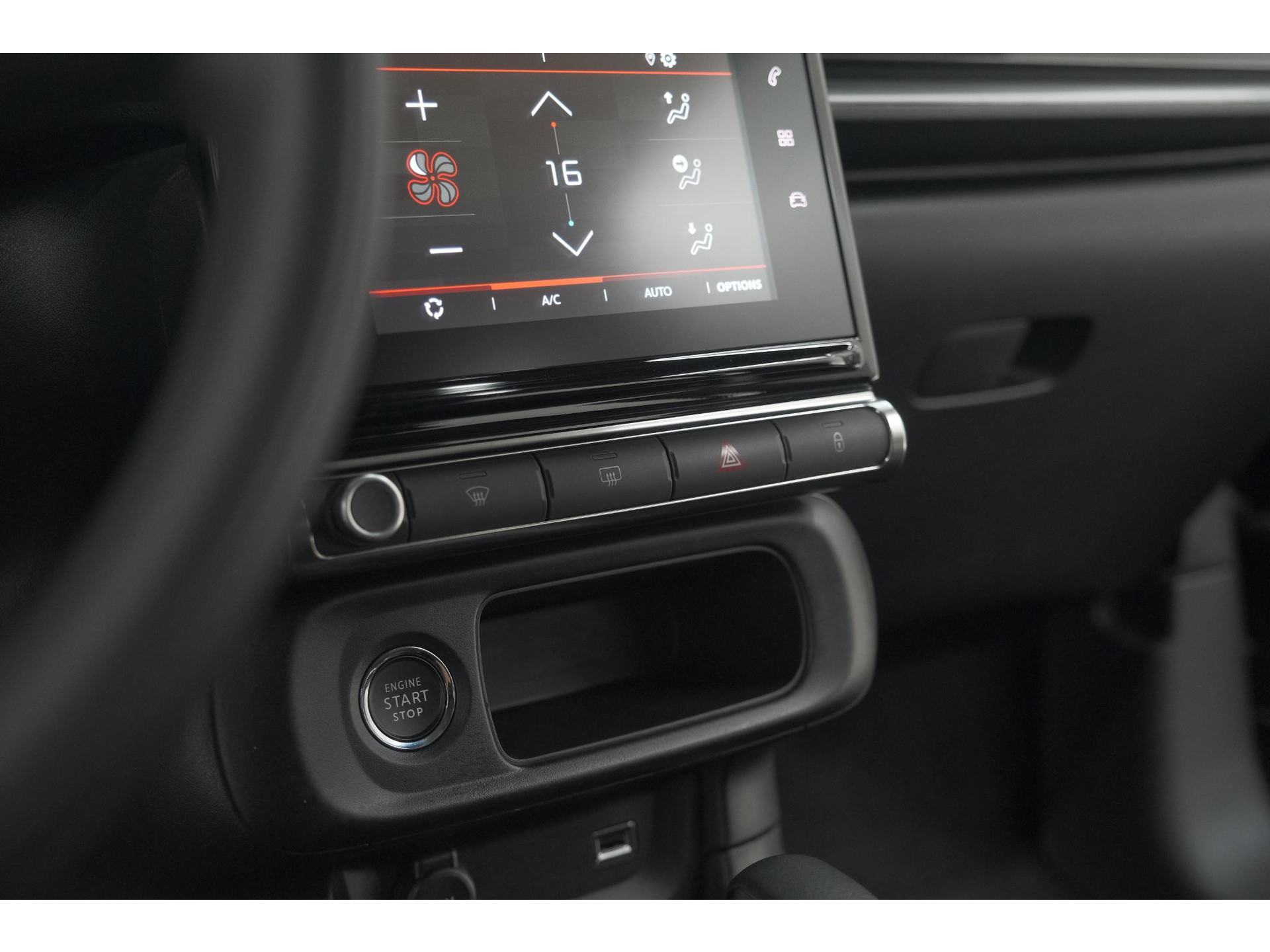 Citroen C3 PureTech 110 EAT6 Max | Apple Carplay | Parkeersensoren | Climate Control | 16 Inch Lichtmetalen Velgen