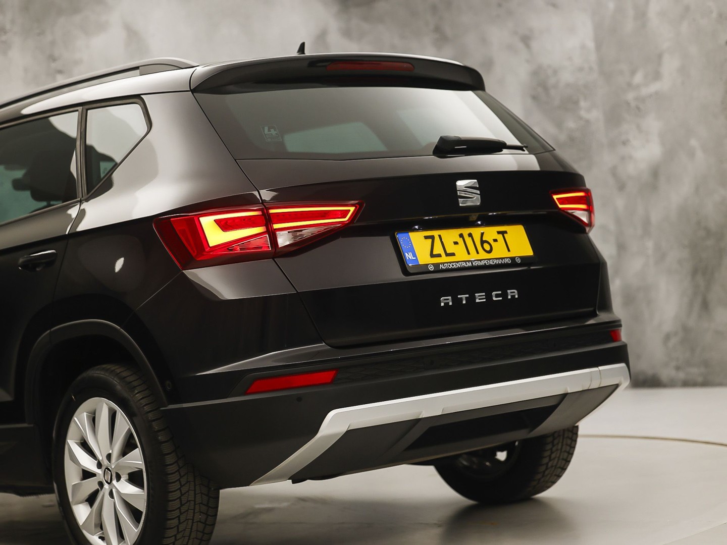 SEAT Ateca 1.0 TSI Sport (GROOT NAVI, APPLE CARPLAY, CAMERA, GETINT GLAS, LM VELGEN, CLIMATE, AUTOMATISCH INPARKEREN, NIEUWE APK)