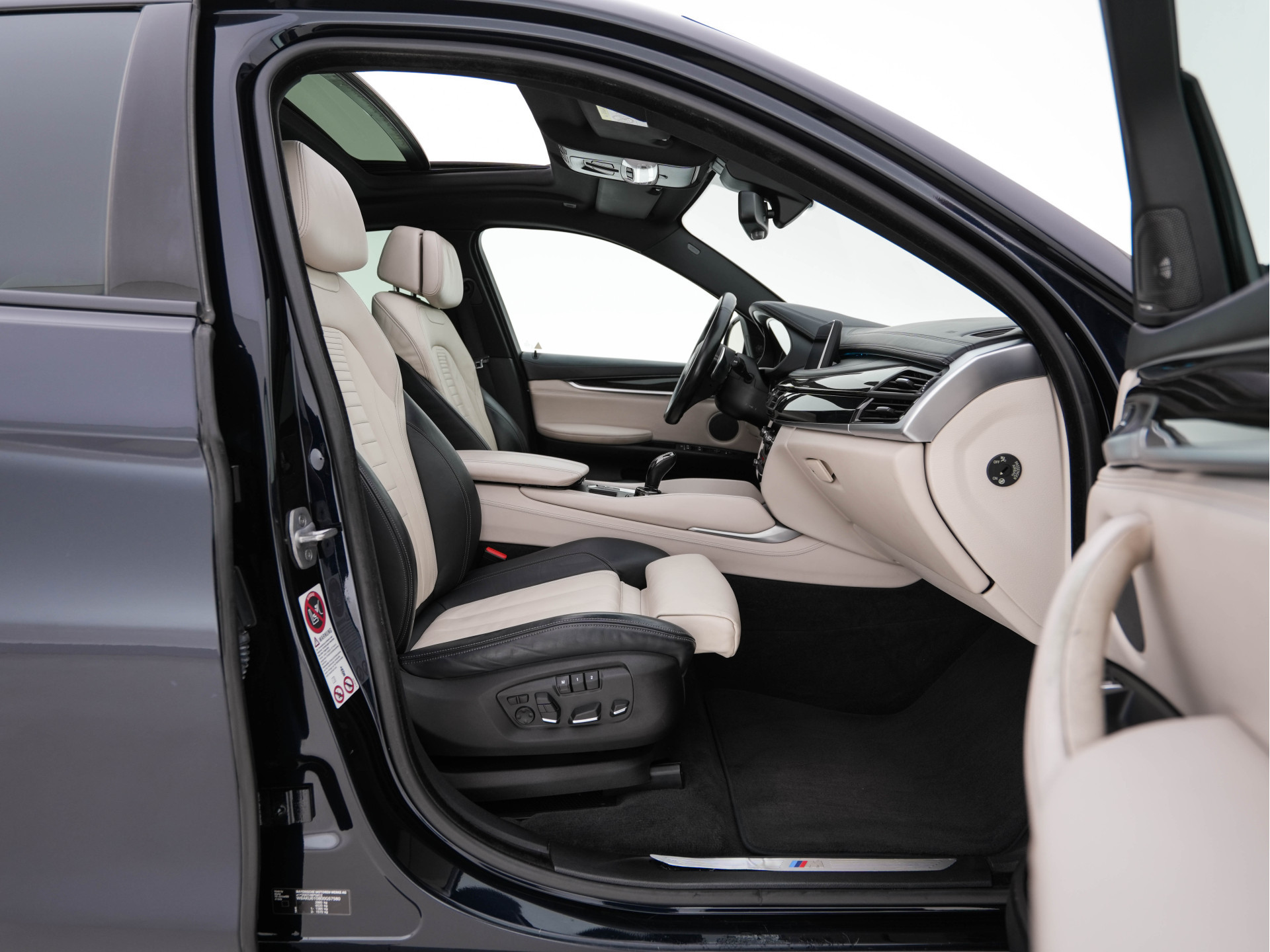 BMW X6 xDrive50i High-Executive M-Sportpack Aut. *PANO | HEAD-UP | TWO-COLOUR-LUXURYLEATHER | FULL-LED | MEMORY-PACK | HARMAN/KARDON-SOUNDSYSTEM |  | BLIND-SPOT | KEYLESS | CAMERA | COMFORT-SEATS | SOFT-CLOSE | 20''ALU*