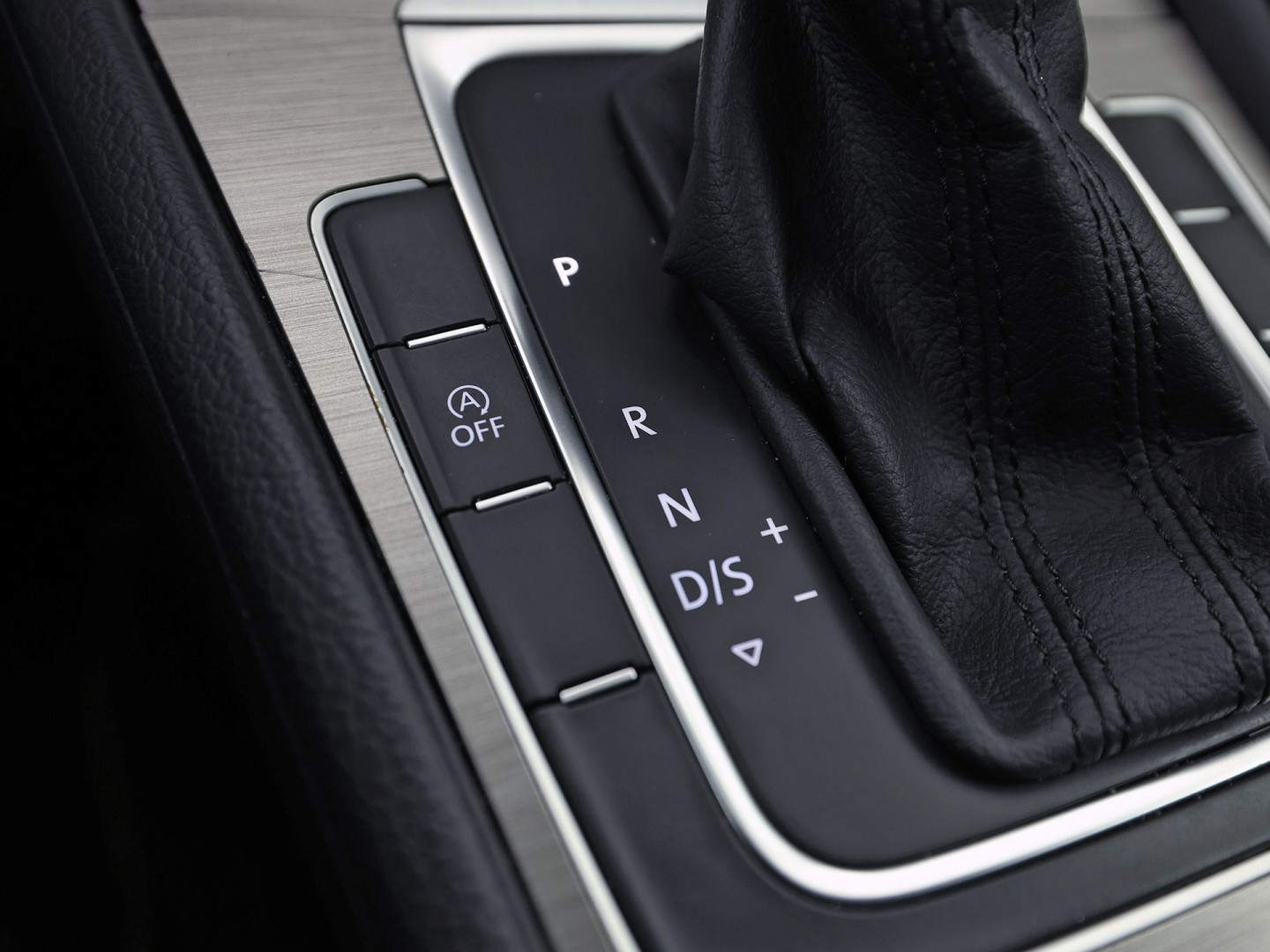 Volkswagen Golf 1.0 TSI Sportline Automaat (APPLE CARPLAY, NAVIGATIE, CAMERA, CLIMATE, SPORTSTOELEN, GETINT GLAS, LM VELGEN, CRUISE, NIEUWSTAAT)