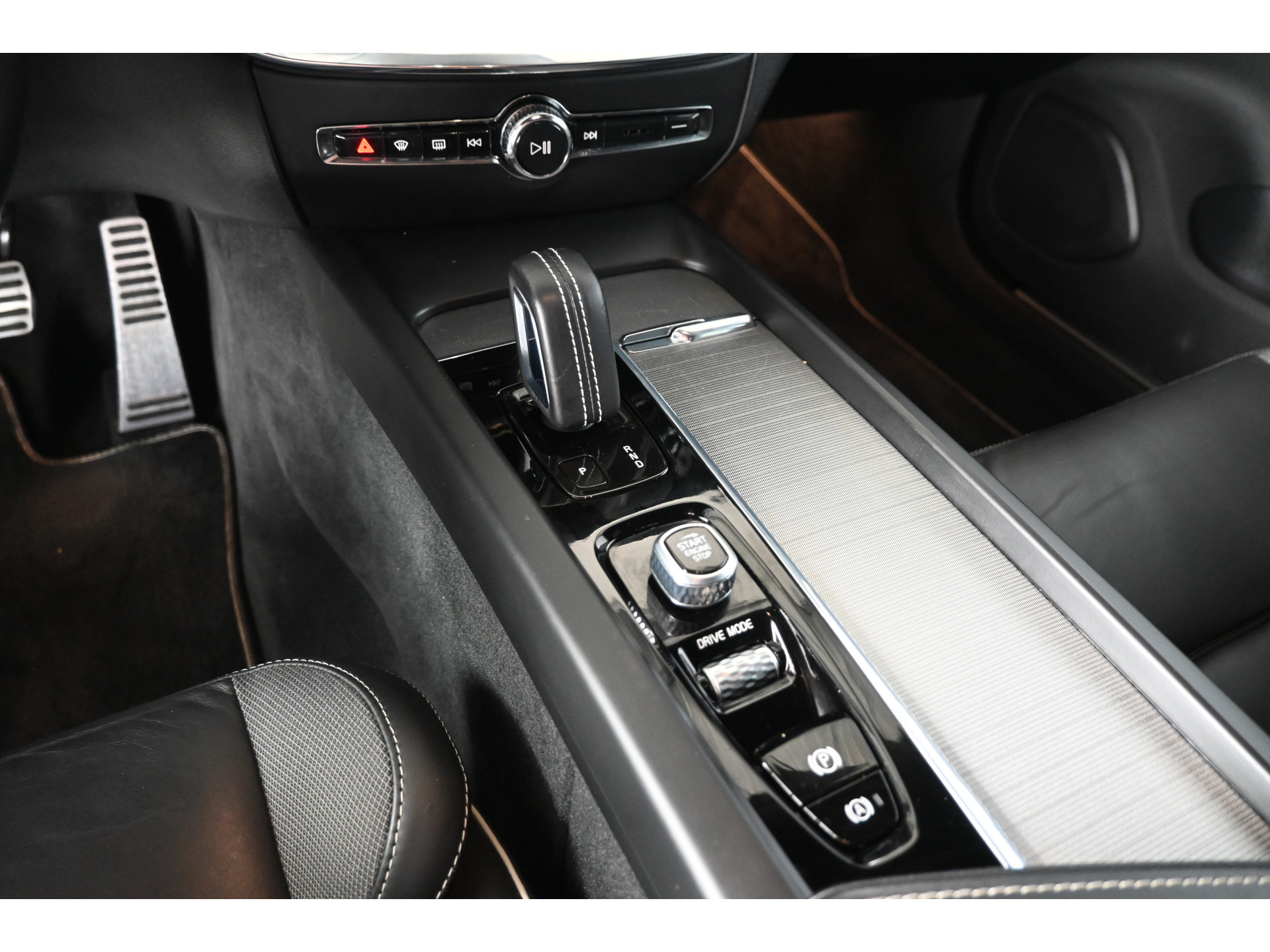 Volvo V60 2.0 B4 R-Design Navigatie Carplay Stoel/Stoelverwarming Virtual Goed Onderhouden! Inruil Mogelijk!