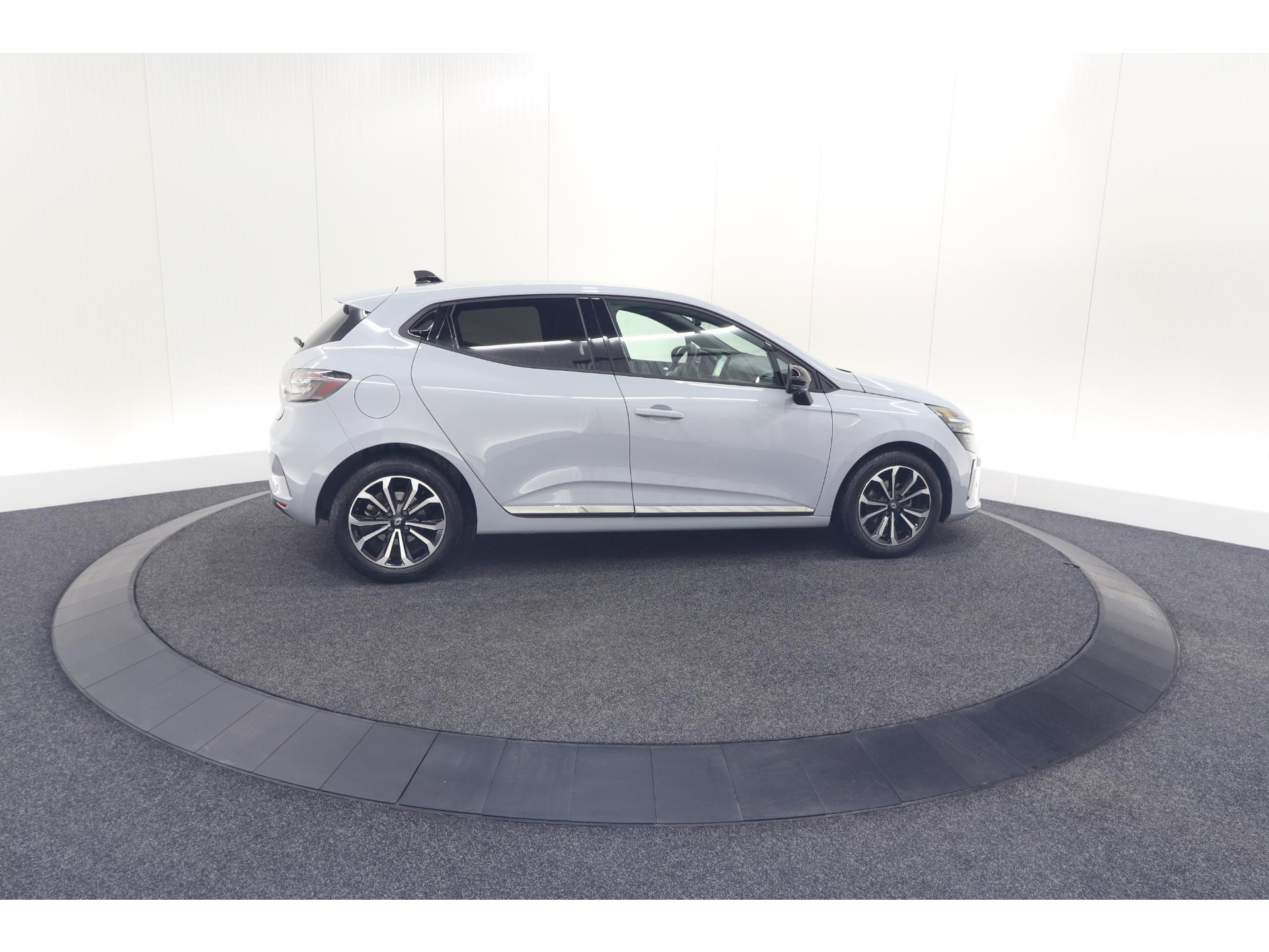 Renault Clio TCe 90 GPF techno | 360 Camera | Adaptieve Cruise Control | Navigatie | 9.3 Inch Groot Scherm