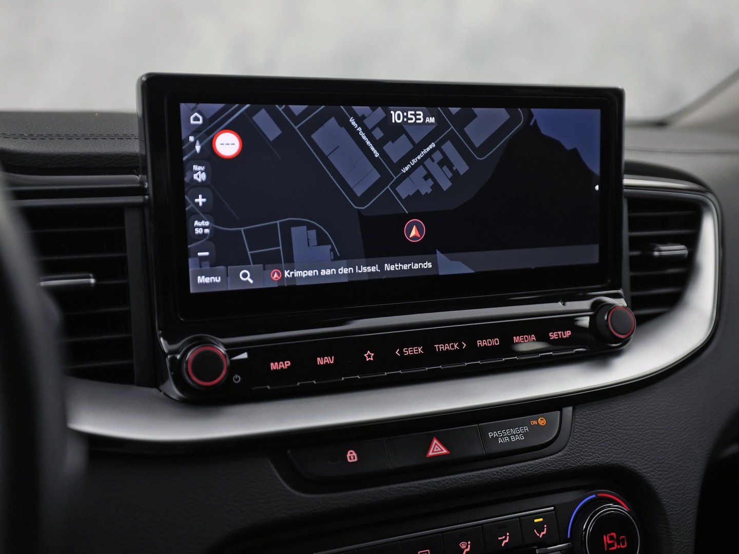 Kia Ceed 1.0 T-GDi DynamicPlusLine (APPLE CARPLAY, GROOT NAVI, STUUR/STOELVERWARMING, CAMERA, SPORTSTOELEN, TREKHAAK, GETINT GLAS, KEYLESS, NIEUWSTAAT)