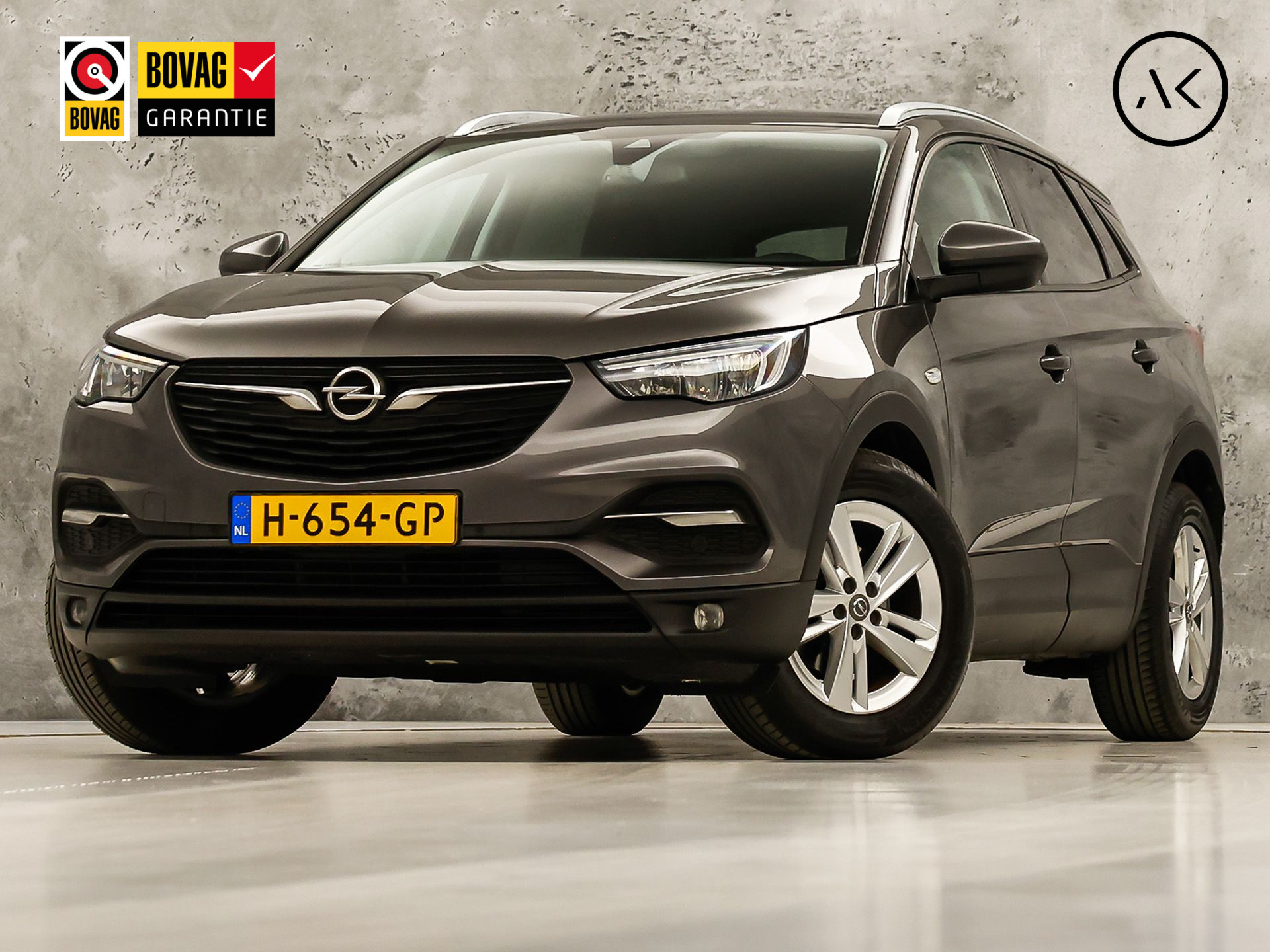 Opel Grandland X 1.2 Turbo Sport Automaat (APPLE CARPLAY, GROOT NAVI, CLIMATE, STUUR/STOELVERWARMING, SPORTSTOELEN, PARKEERSENSOREN, GETINT GLAS, CRUISE, NIEUWSTAAT)