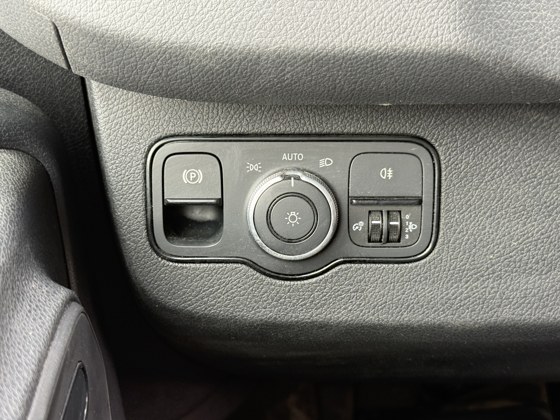 Mercedes-Benz eSprinter eSprinter L2H2 55 kWh L2H2 Elektrisch 168km WLTP 94% (SOH) Snelladen Laadkabel Climate Control Stoelverwarming