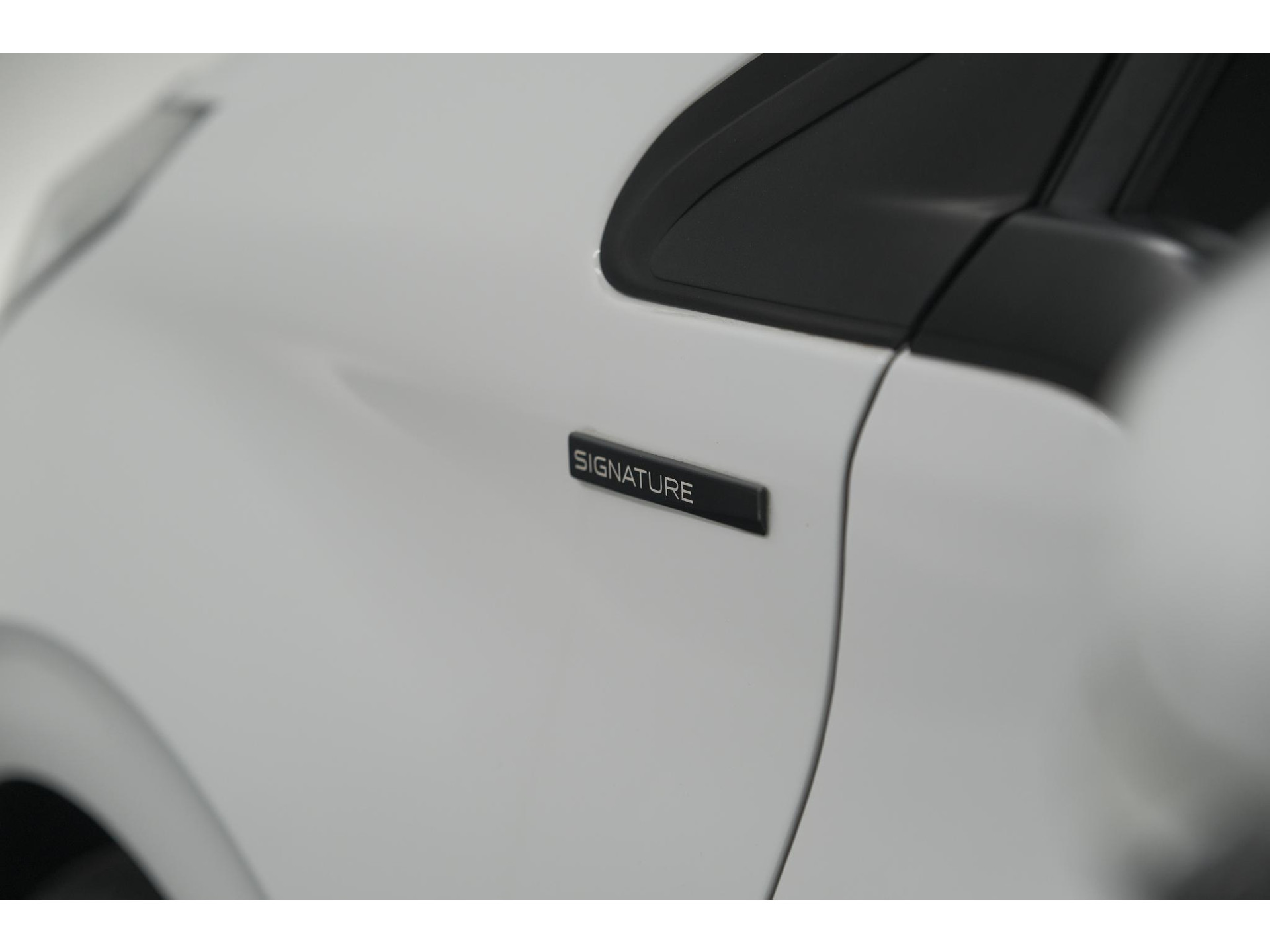 Peugeot 208 PureTech 82 Signature | Parkeersensoren | Apple Carplay | Pack Connect | Armsteun
