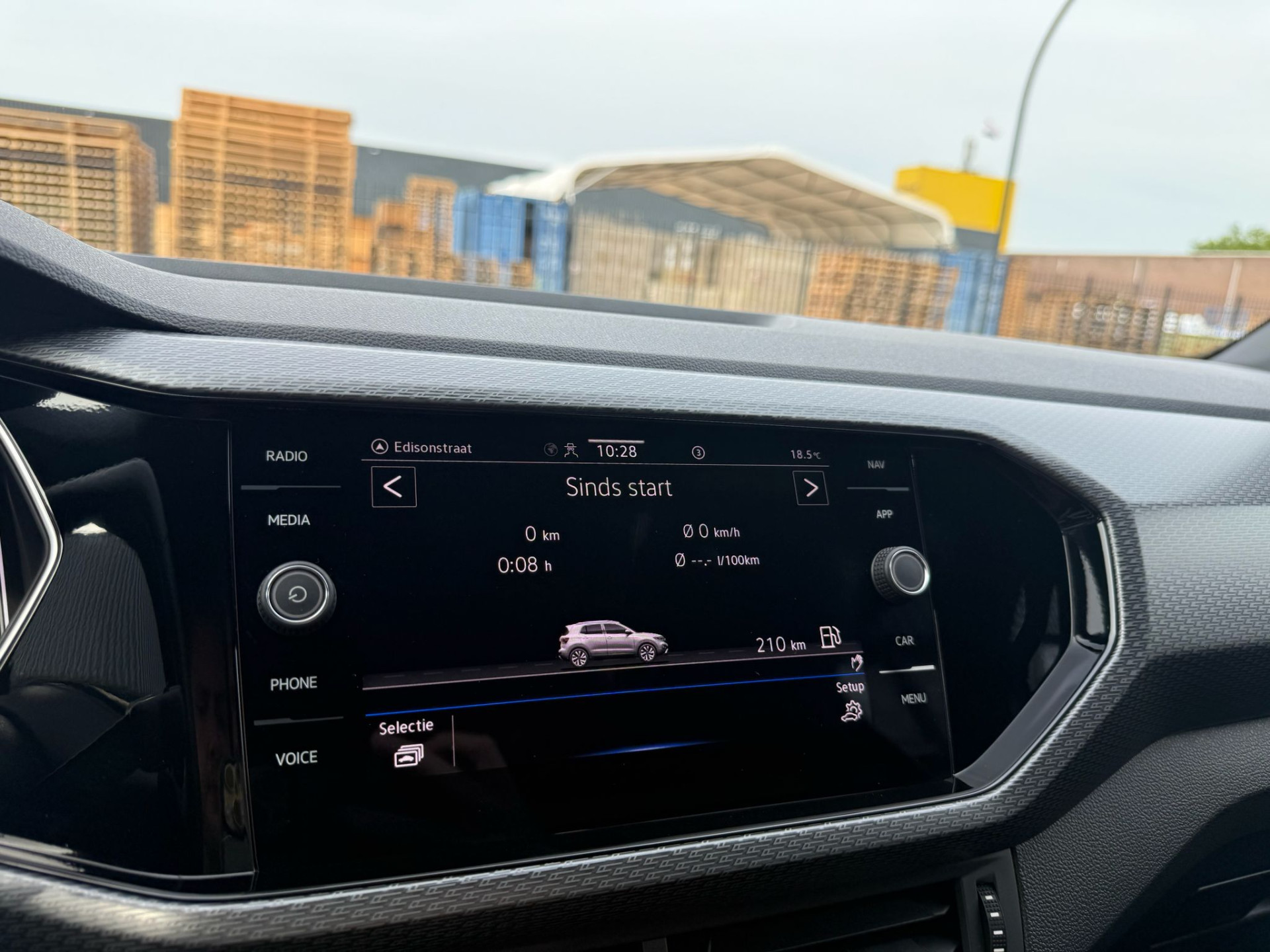 Volkswagen T-Cross 1.0 TSI R-Line | 1E EIGENAAR | 3/6/12MND GARANTIE| AUTOMAAT | LED | CARPLAY | DIGITAAL COCKPIT | DAB | CRUISE |