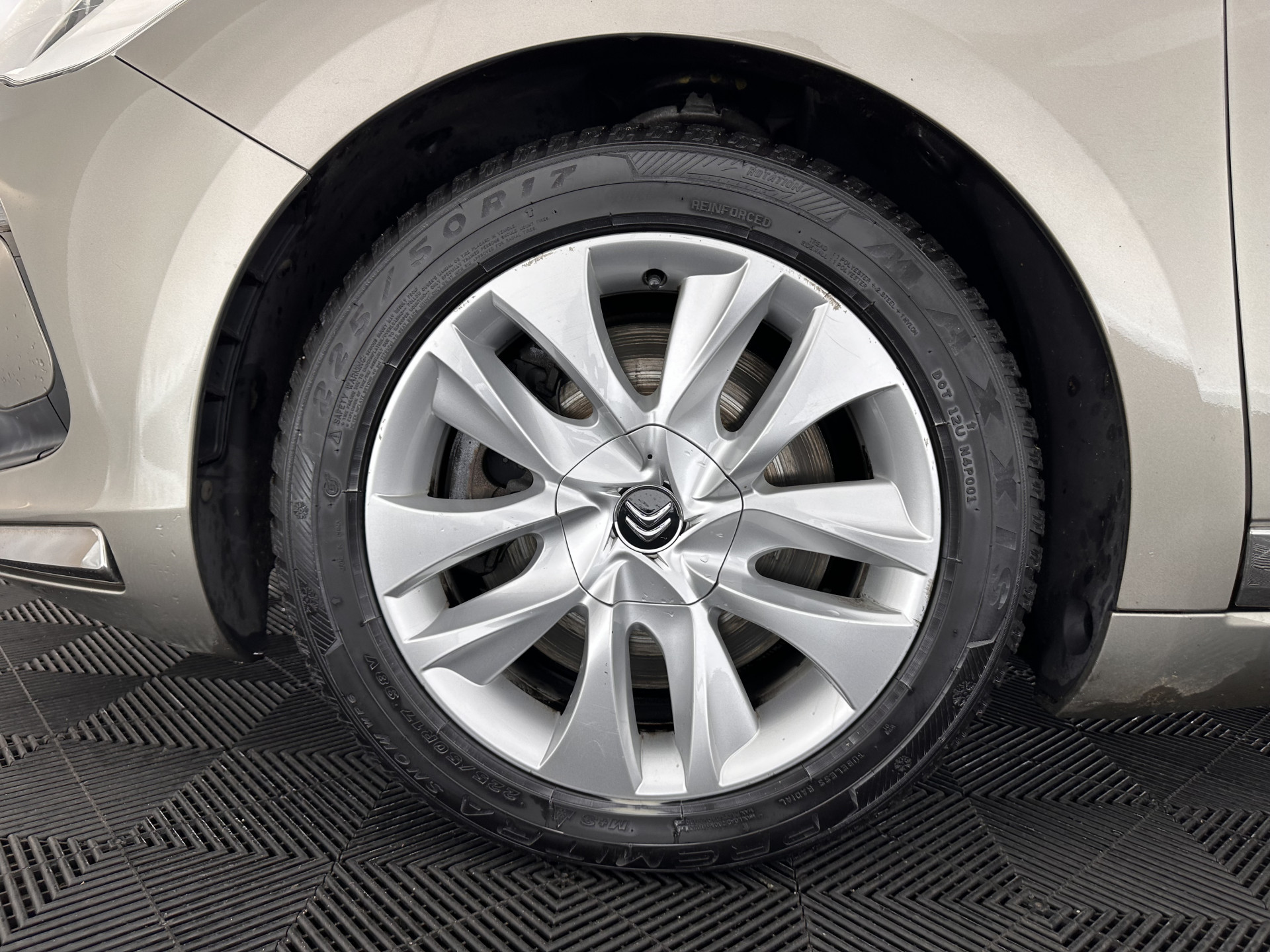 Citroën DS5 2.0 Hybrid4 Business Executive AWD Aut. *PANO | XENON | LEATHER | MEMORY-PACK | NAVI-FULLMAP | KEYLESS | CAMERA | HEAD-UP | MASSAGE | CRUISE | SPORT-SEATS | TOWBAR | 17"ALU*