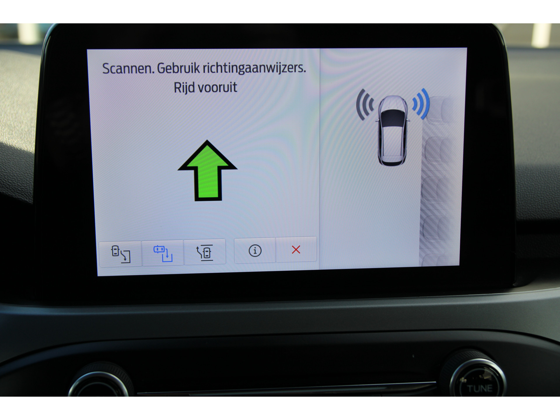 Ford Focus Wagon 1.0 EcoBoost 125 PK Hybrid ST Line TREKHAAK | WINTER- PACK | Camera |