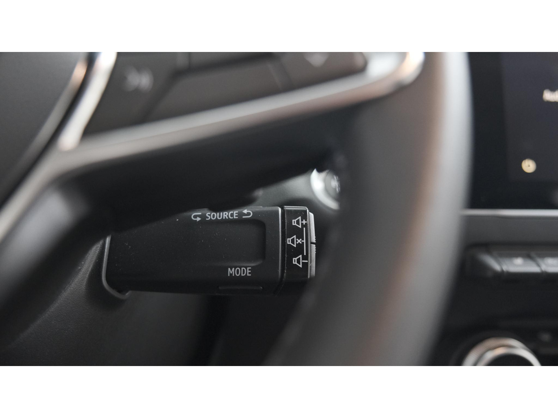 Renault Captur Mild Hybrid 140 EDC Techno | 360 Camera | 9.3 Inch Grootscherm | Stoelverwarming | Apple Carplay | 18 Inch Lichtmetalen Velgen