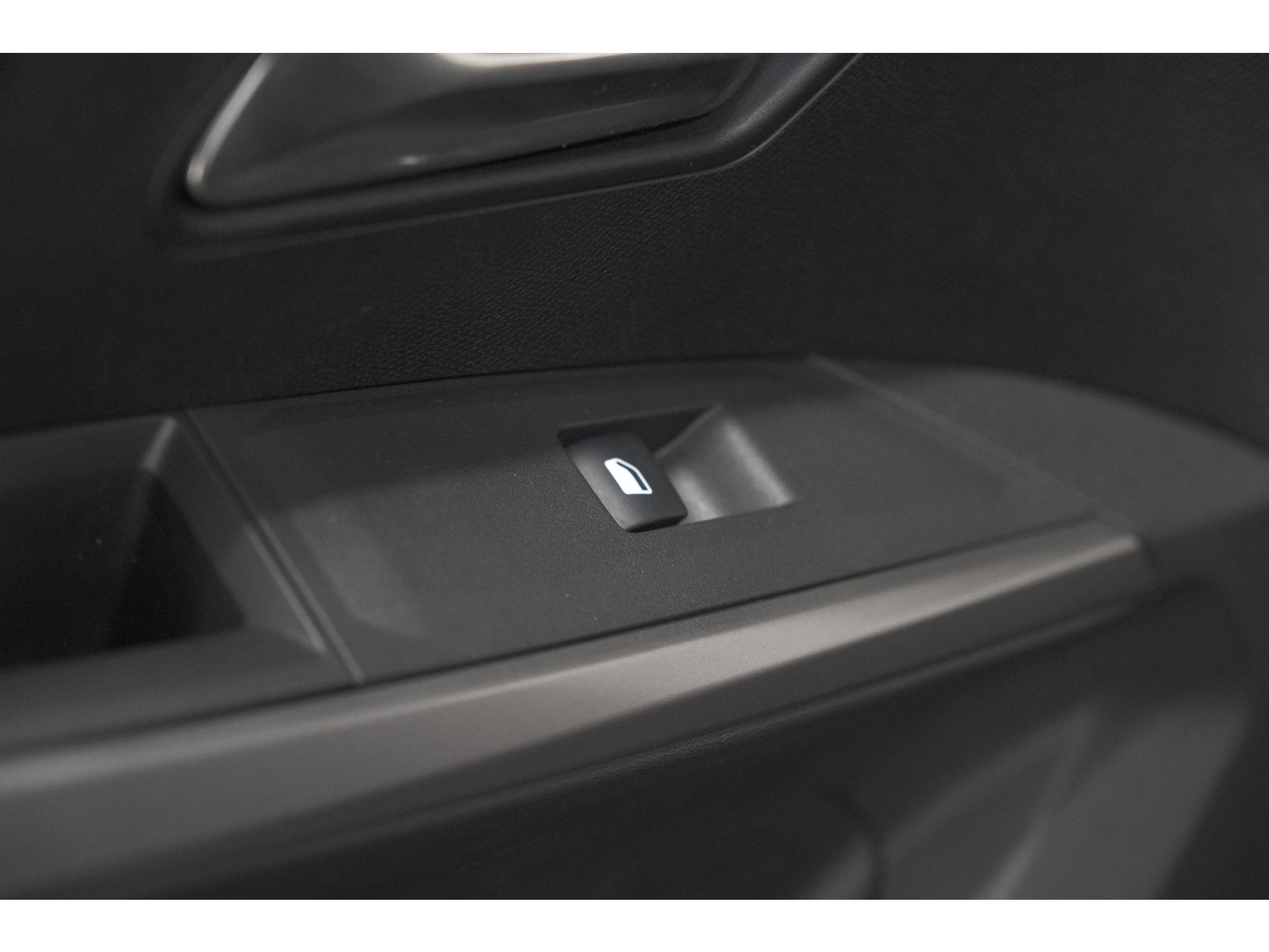 Peugeot 5008 1.2 Hybrid 136 e-DCS6 Allure | 7 Zitplaatsen | Camera | Stoelverwarming | Navigatie