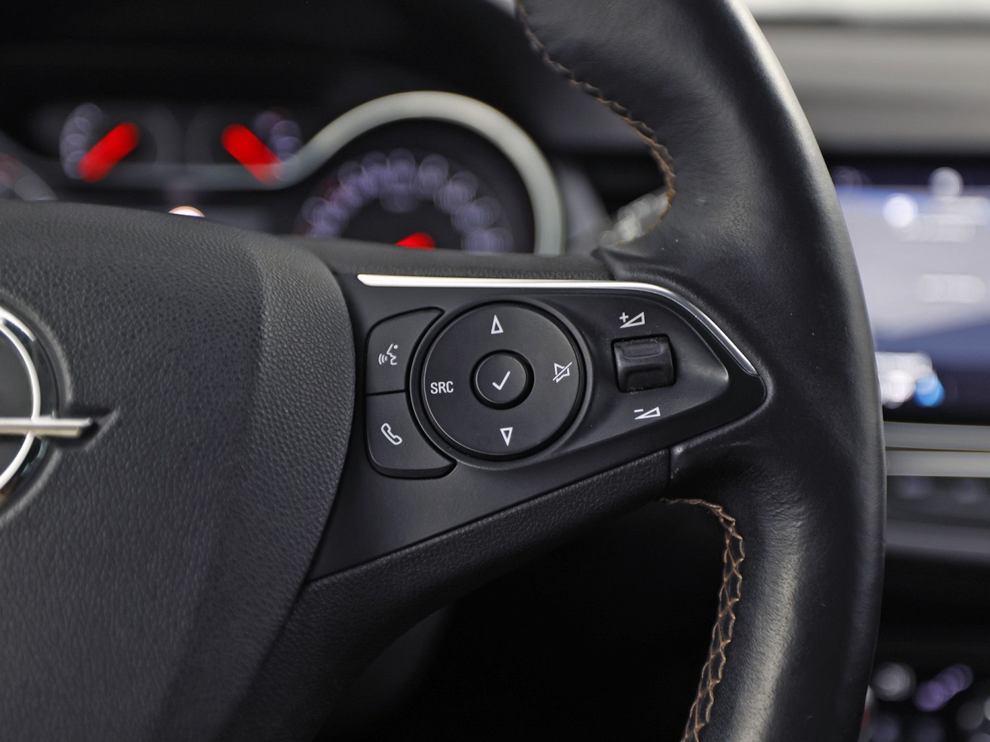 Opel Crossland X 1.2 Turbo Innovation (APPLE CARPLAY, GROOT NAVI, CLIMATE, STUUR/STOELVERWARMING, 360 CAMERA, SPORTSTOELEN, GETINT GLAS, CRUISE, LM VELGEN, NIEUWSTAAT)
