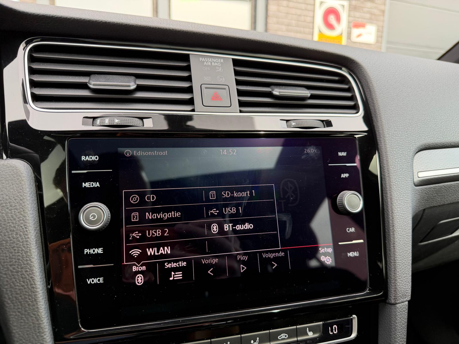 Volkswagen Golf 2.0 TSI GTI Performance | 3/6/12MND GARANTIE | PANO | LED | ACC | TREKHAAK | NAVI | STOELVERW. |