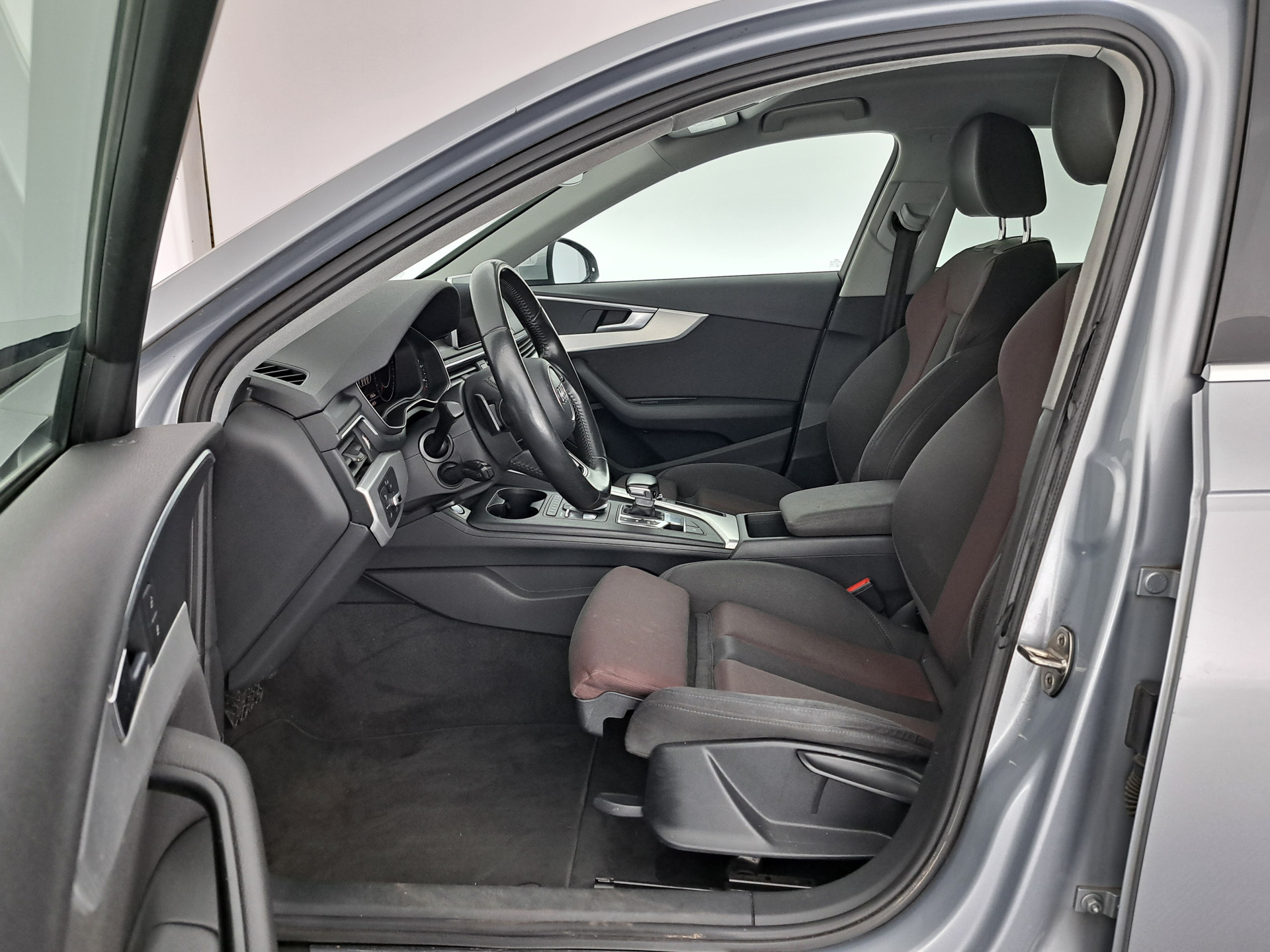 Audi A4 Avant 2.0 TDI Ultra Sport Pro Line S (INCL-BTW) Aut. *DIGI-COCKPIT | FULL-LED | NAVI-FULLMAP | HEATED-SPORTSEATS | ECC | KEYLESS | SHIFTPADDLES | CRUISE | TOWBAR | 17"ALU*