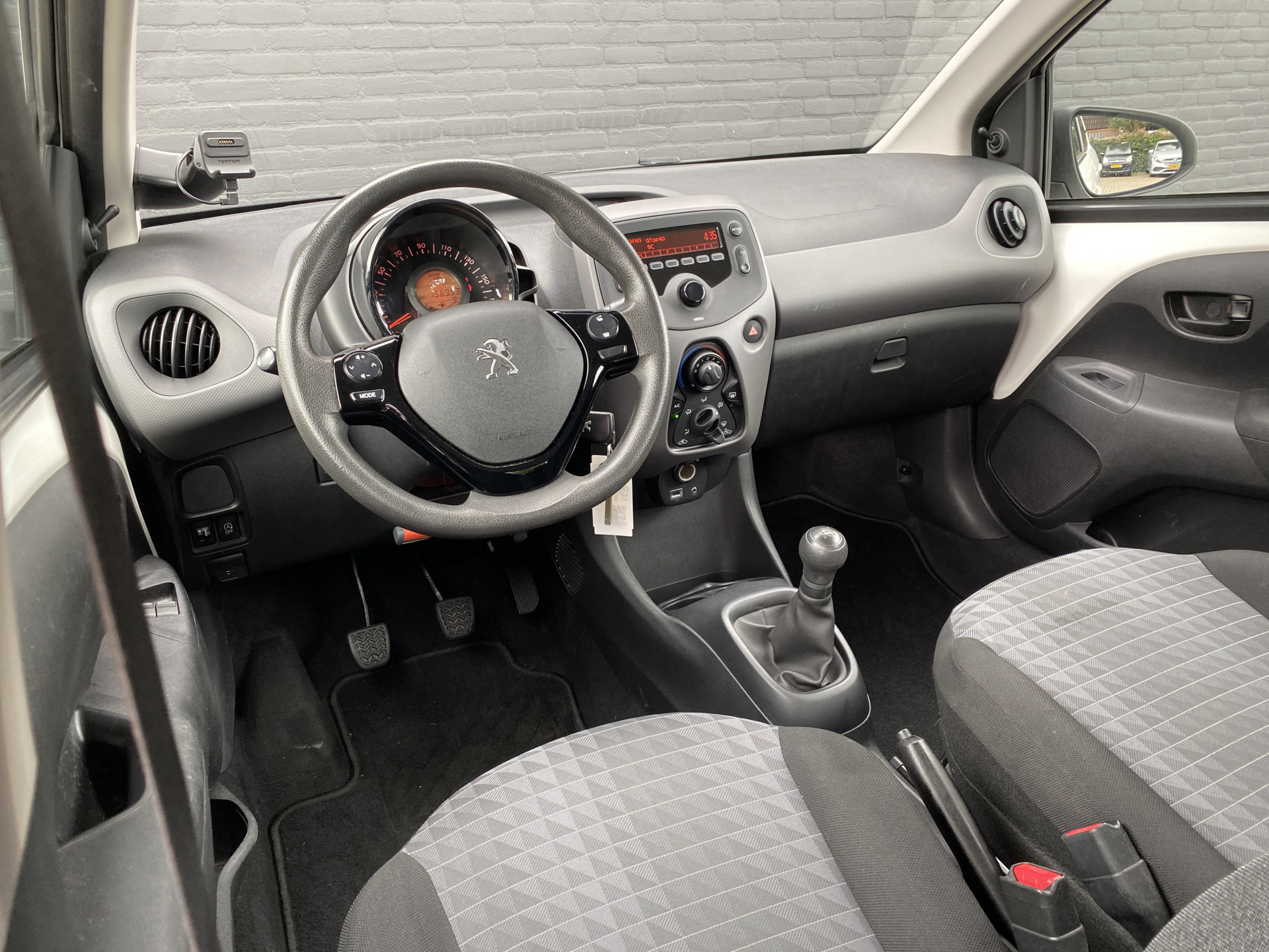 Peugeot 108 1.0 e-VTi Active | 1e eigenaar | airco | bluetooth | all season banden | tom tom navigatie | led verl.