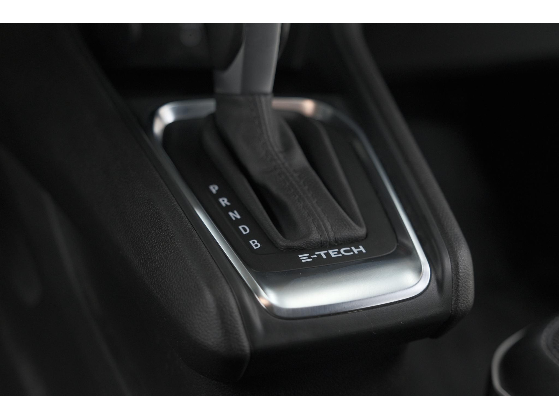 Renault Captur 1.6 E-Tech Plug-in Hybrid 160 Intens | Trekhaak | Camera | Navigatie | Parkeersensoren | Pack Winter