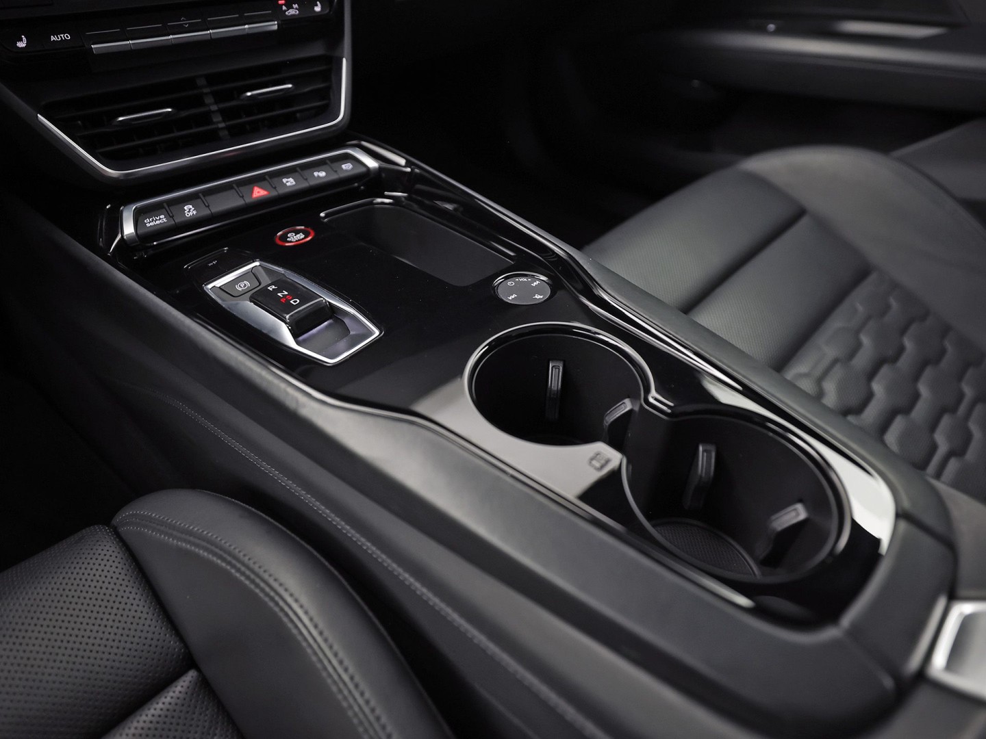 Audi e-tron GT GT 93 kWh Automaat 476Pk (PANORAMADAK, SOH 92,8%, APPLE CARPLAY, 360 CAMERA, MATRIX LED, BANG&OLUFSEN, ELEKTRISCHE STOELEN, STOELVERWARMING/KOELING, NIEUWSTAAT)