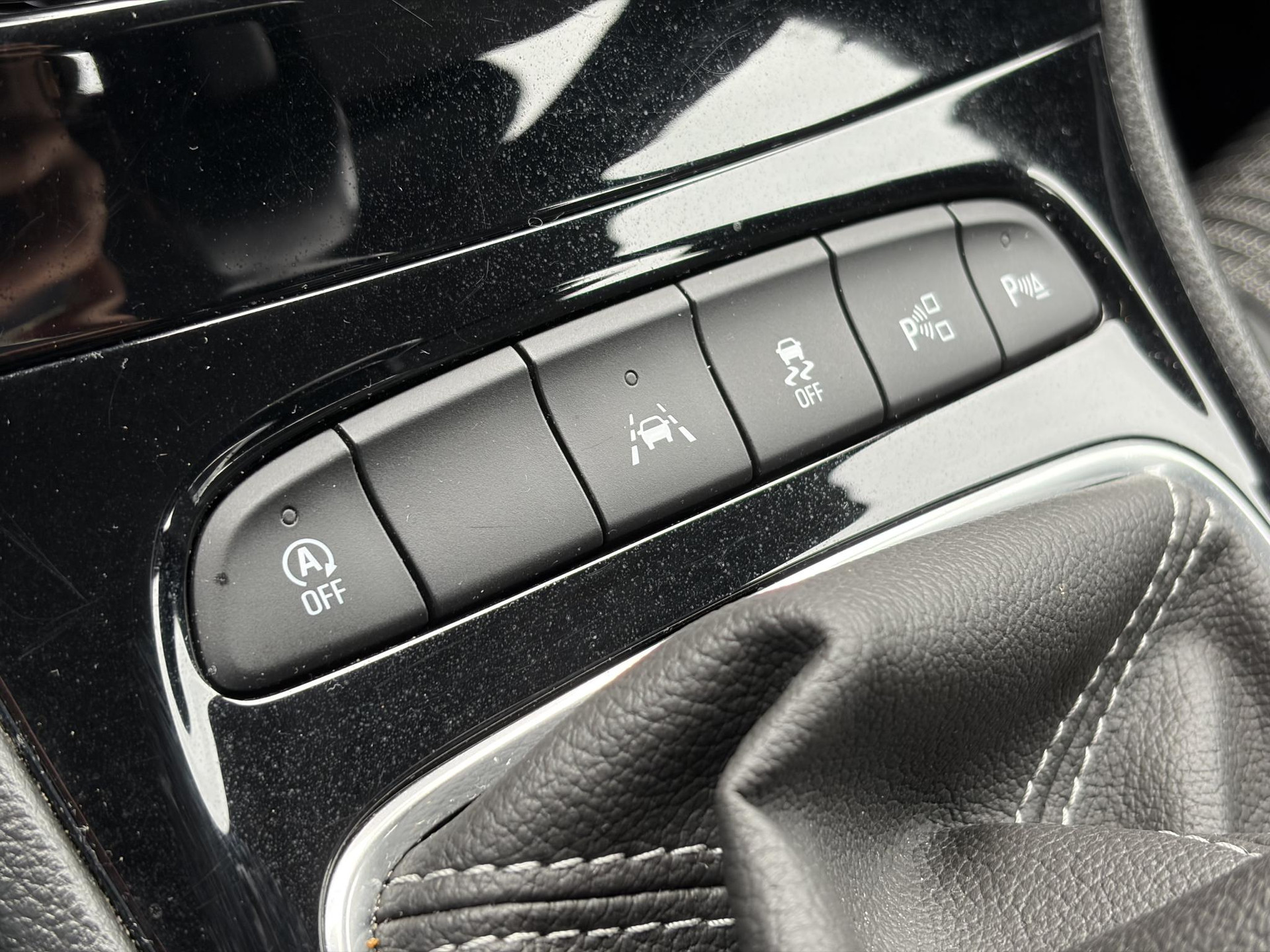 Opel Astra 1.2 Business Elegance 2e Eigenaar l Navi l Camera l Carplay l Keyless l Trekhaak l 110pk l Pdc V+A l Halfleder l 6 Bak l N.A.P l | Lm velgen l Rijstrooksensor l Apk tot 07-2027
