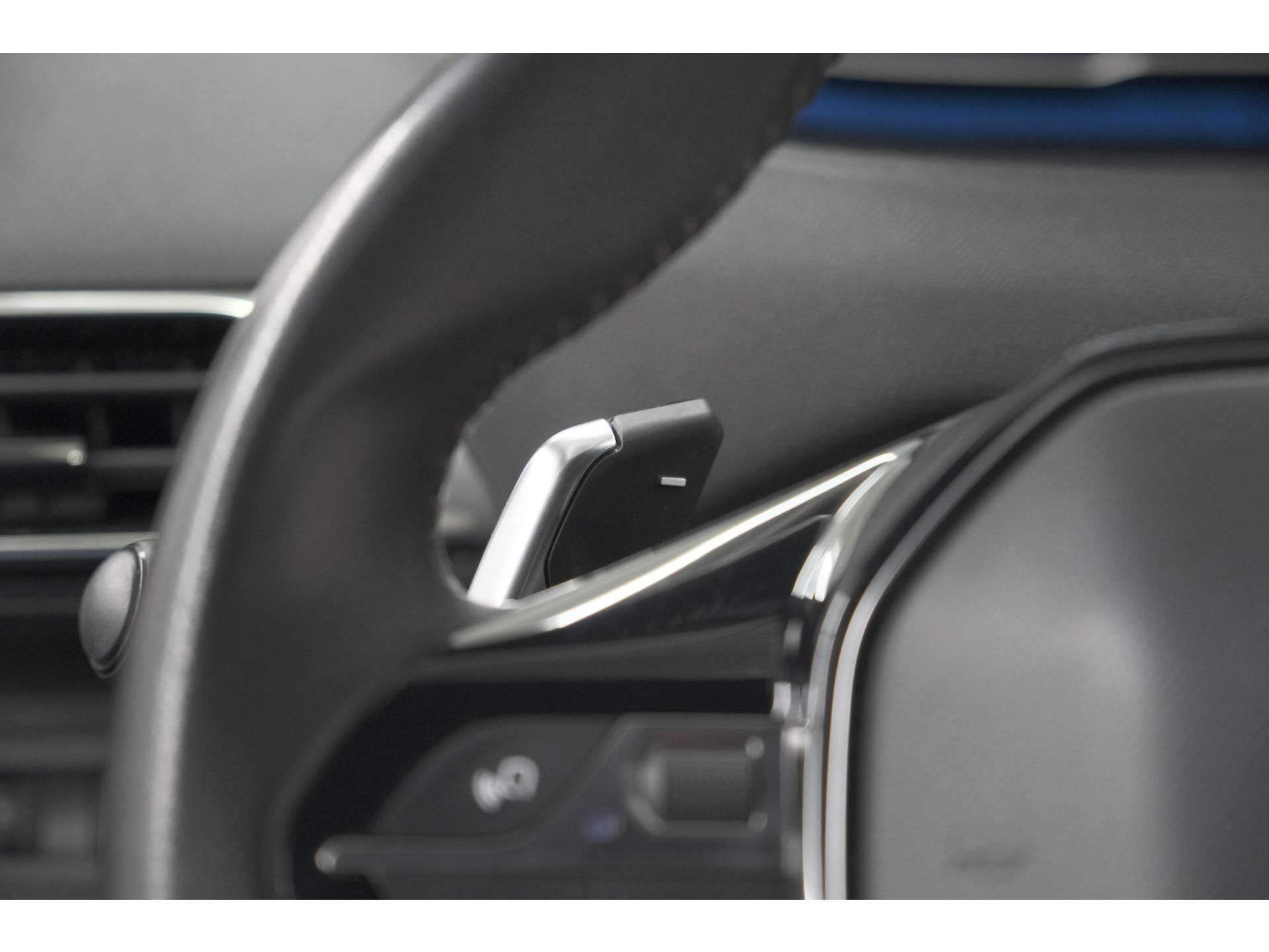 Peugeot 5008 PureTech 130 EAT8 Active Pack Business | 7 Zitplaatsen | Camera | Navigatie | Apple Carplay | Parkeersensoren