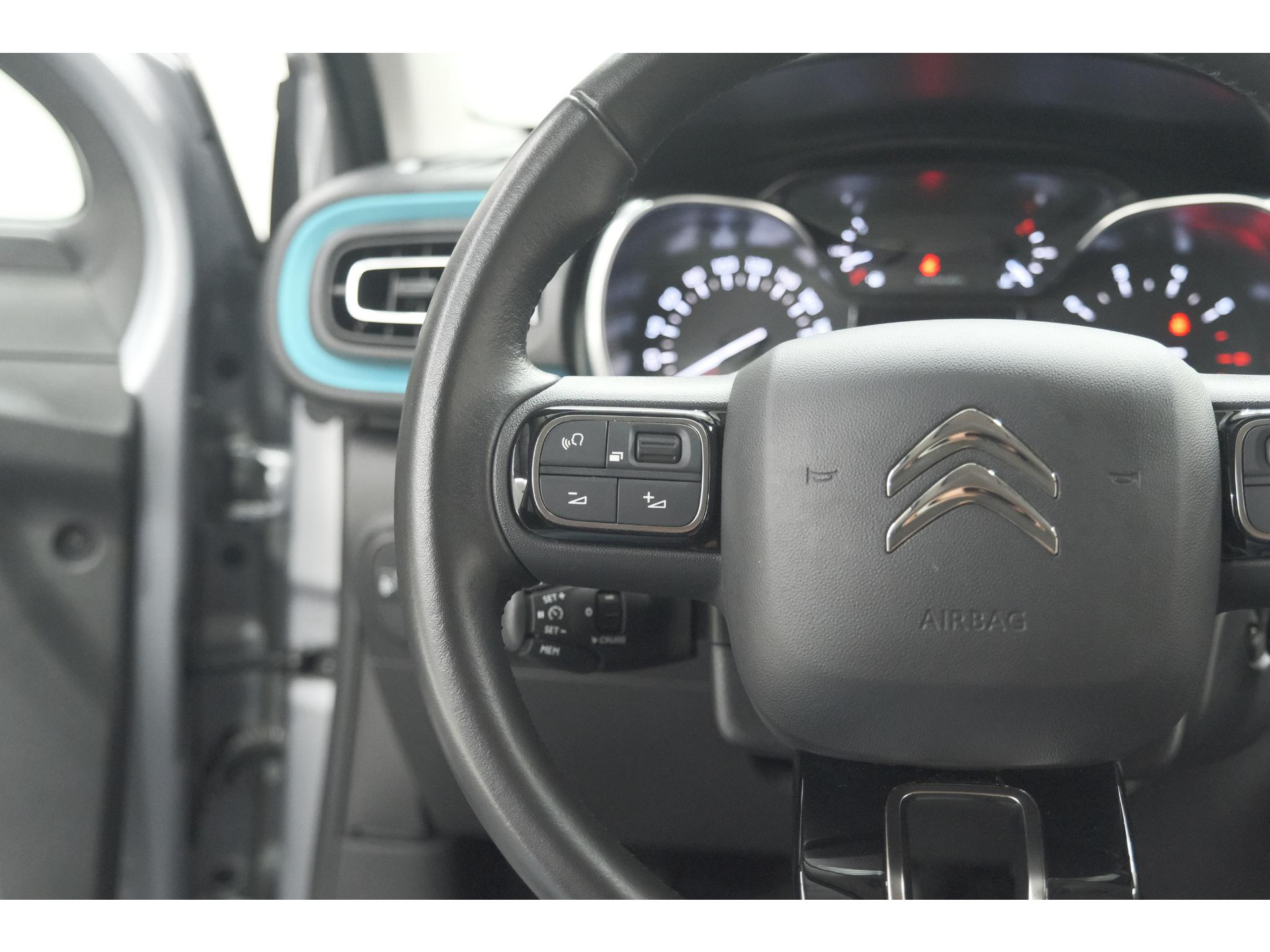 Citroen C3 PureTech 110 EAT6 Shine | Camera | Navigatie | Parkeersensoren | Apple Carplay | 17 Inch Lichtmetalen Velgen