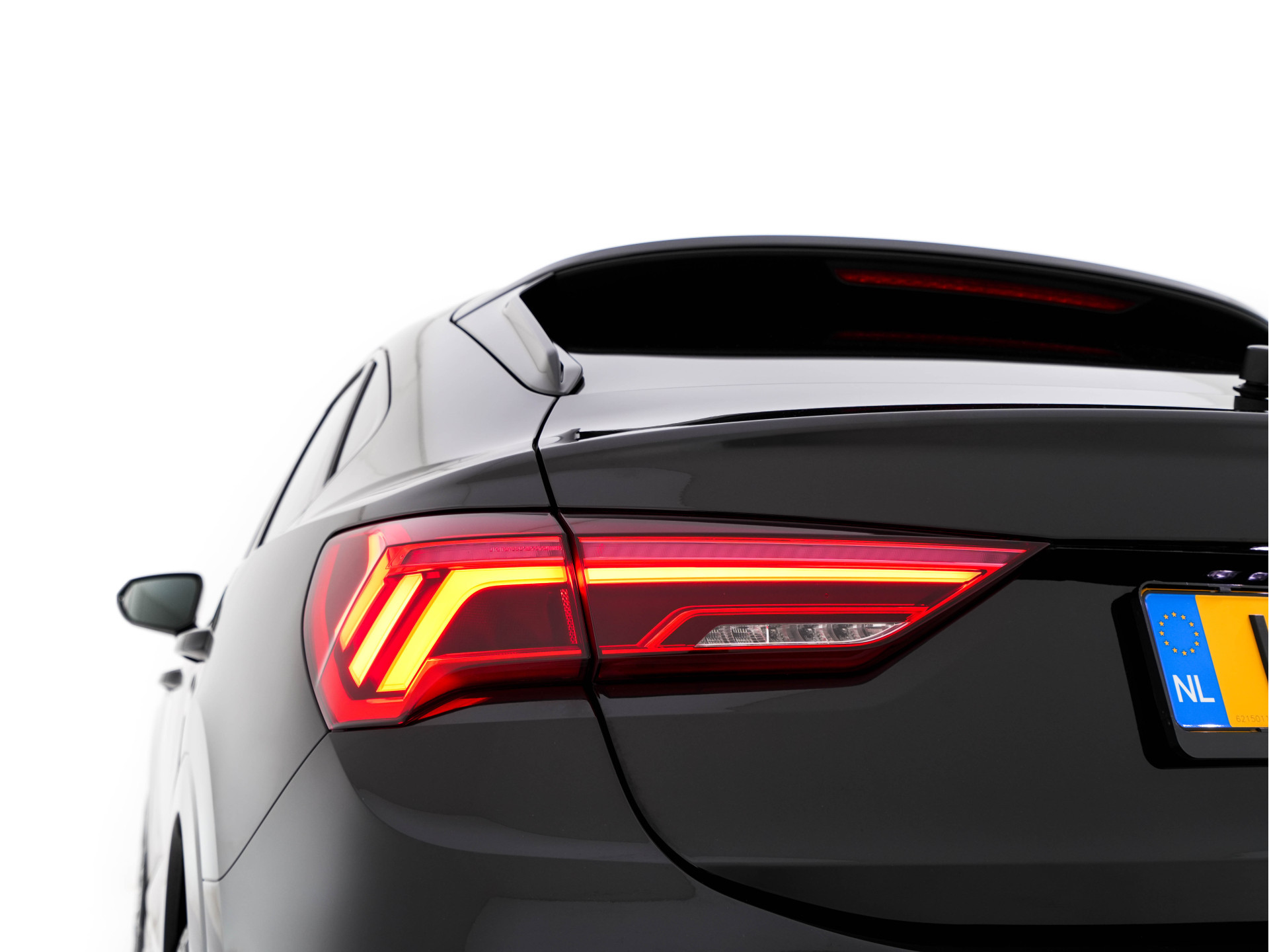 Audi Q3 Sportback 35 TFSI S-Line Edition (INCL-BTW) Aut. *LEATHER | FULL-LED | ADAPTIVE-CRUISE | DIGI-COCKPIT | NAVI-FULLMAP | CAMERA | DAB | AMBIENTLIGHT | PRIVACYGLASS | SHIFTPADDLES | ECC | PDC | 20''ALU*